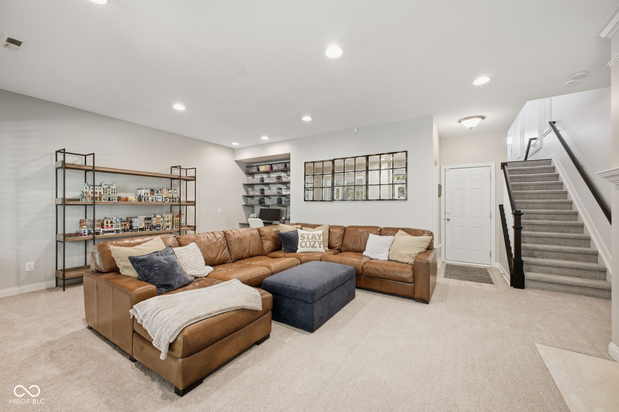 789 Greenford Trail N