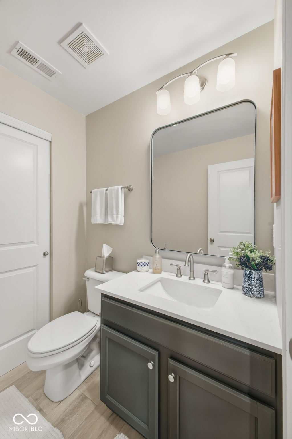789 Greenford Trail N