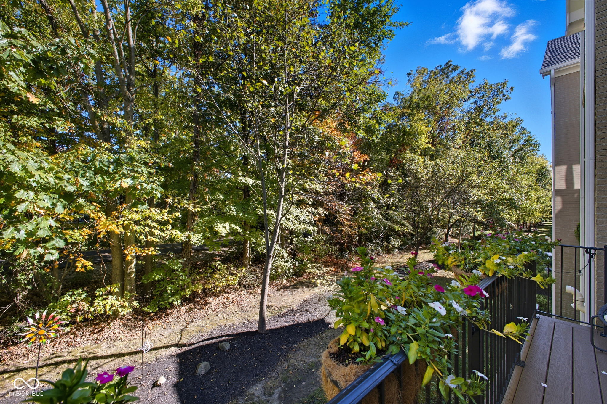 789 Greenford Trail N