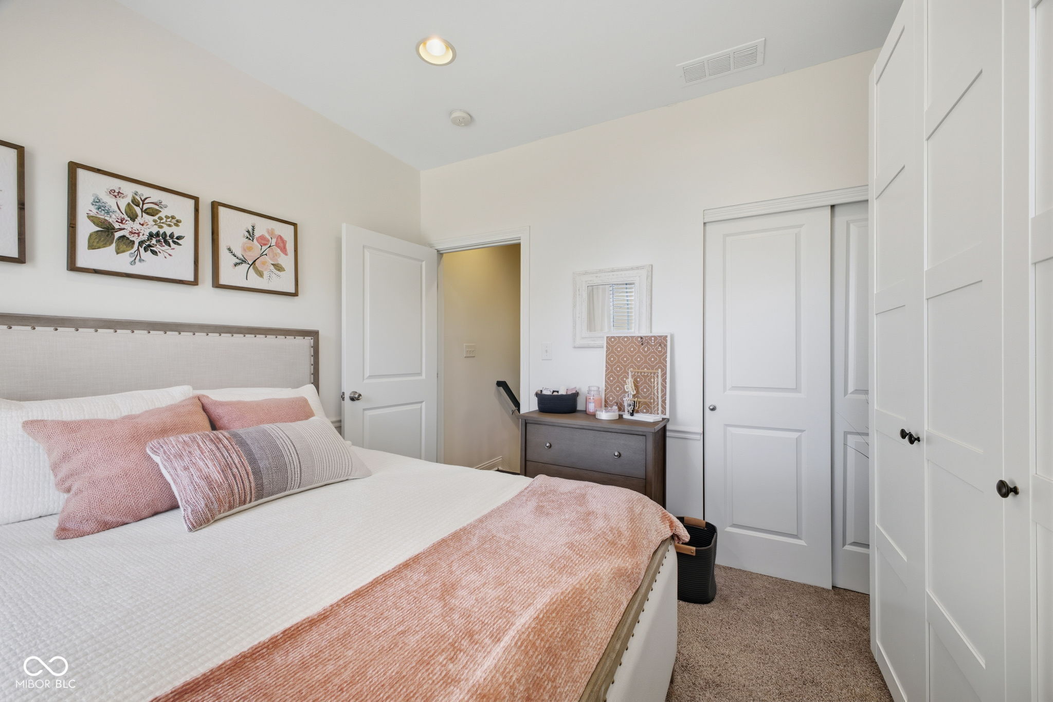 789 Greenford Trail N