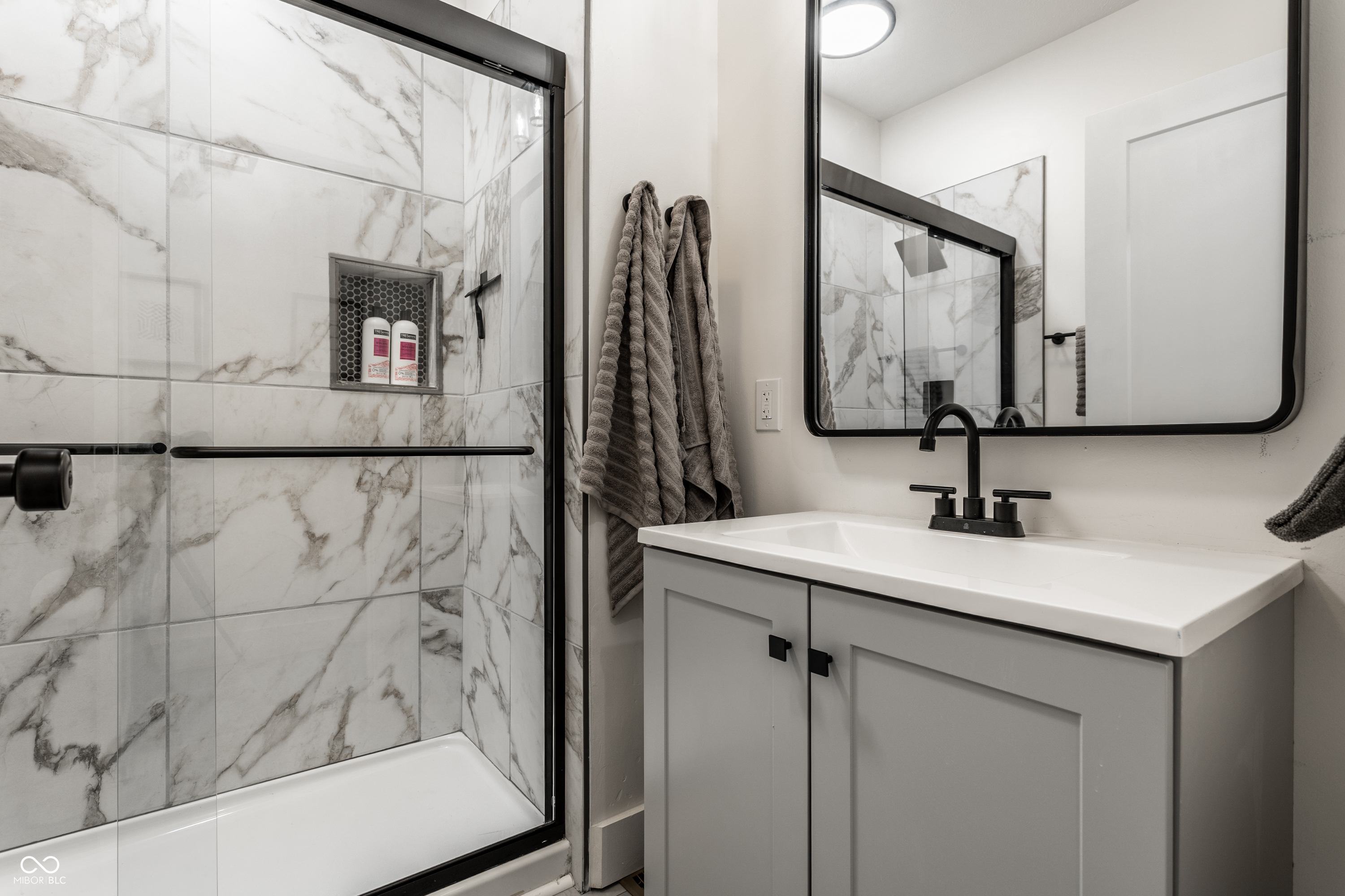 1204-1206 Hoyt Avenue