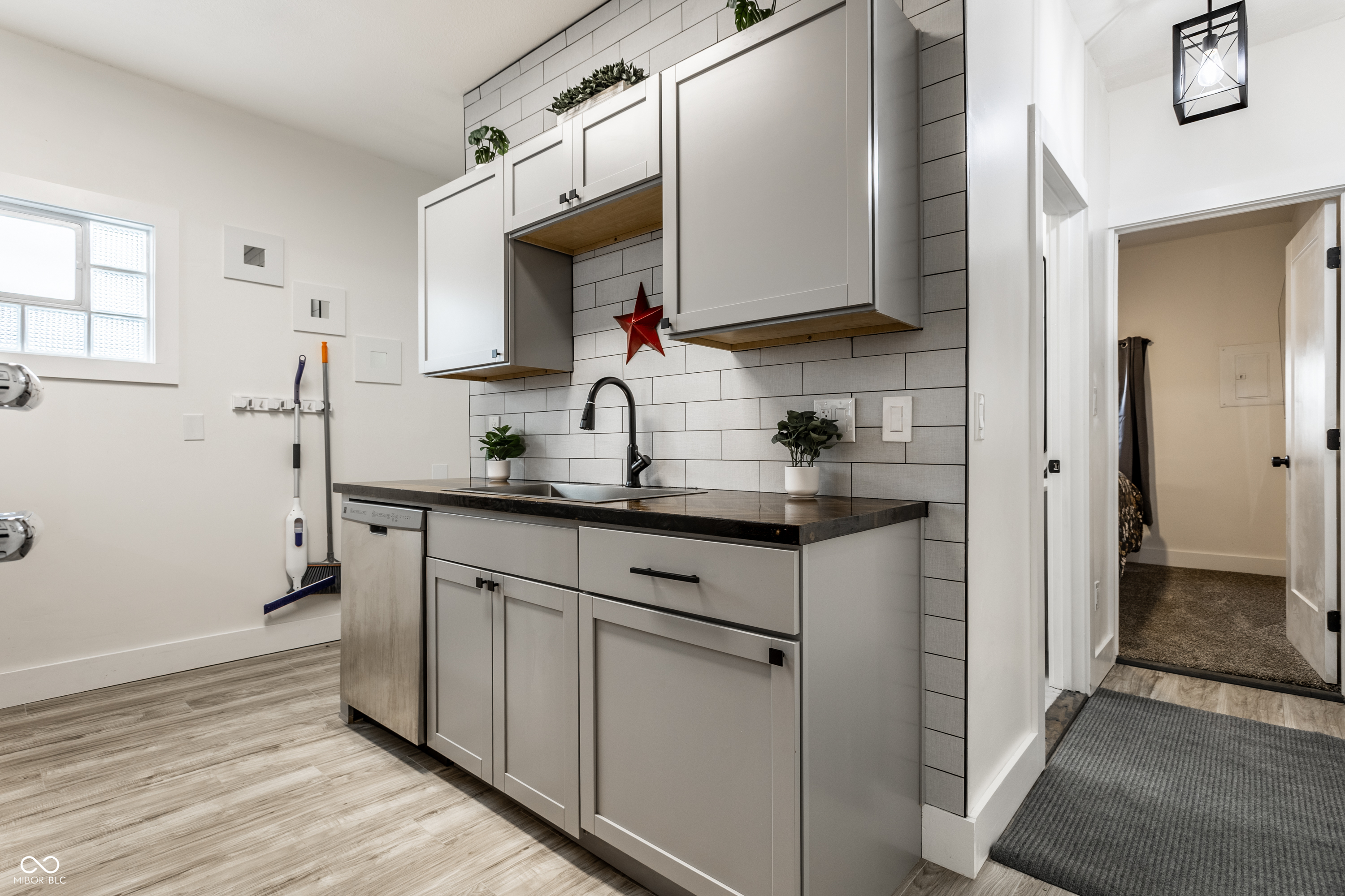 1204-1206 Hoyt Avenue