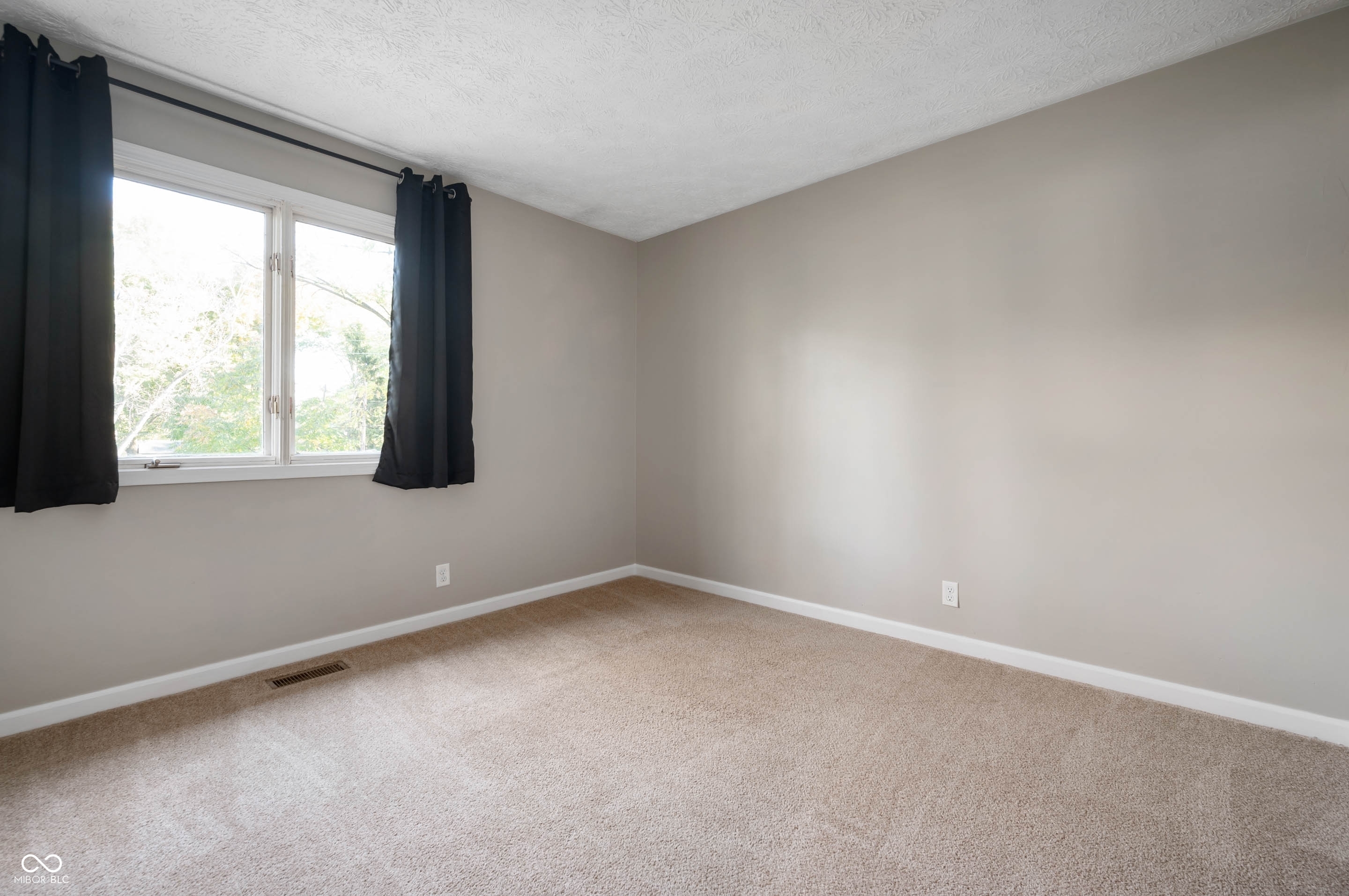 1346 Smokey Row Lane