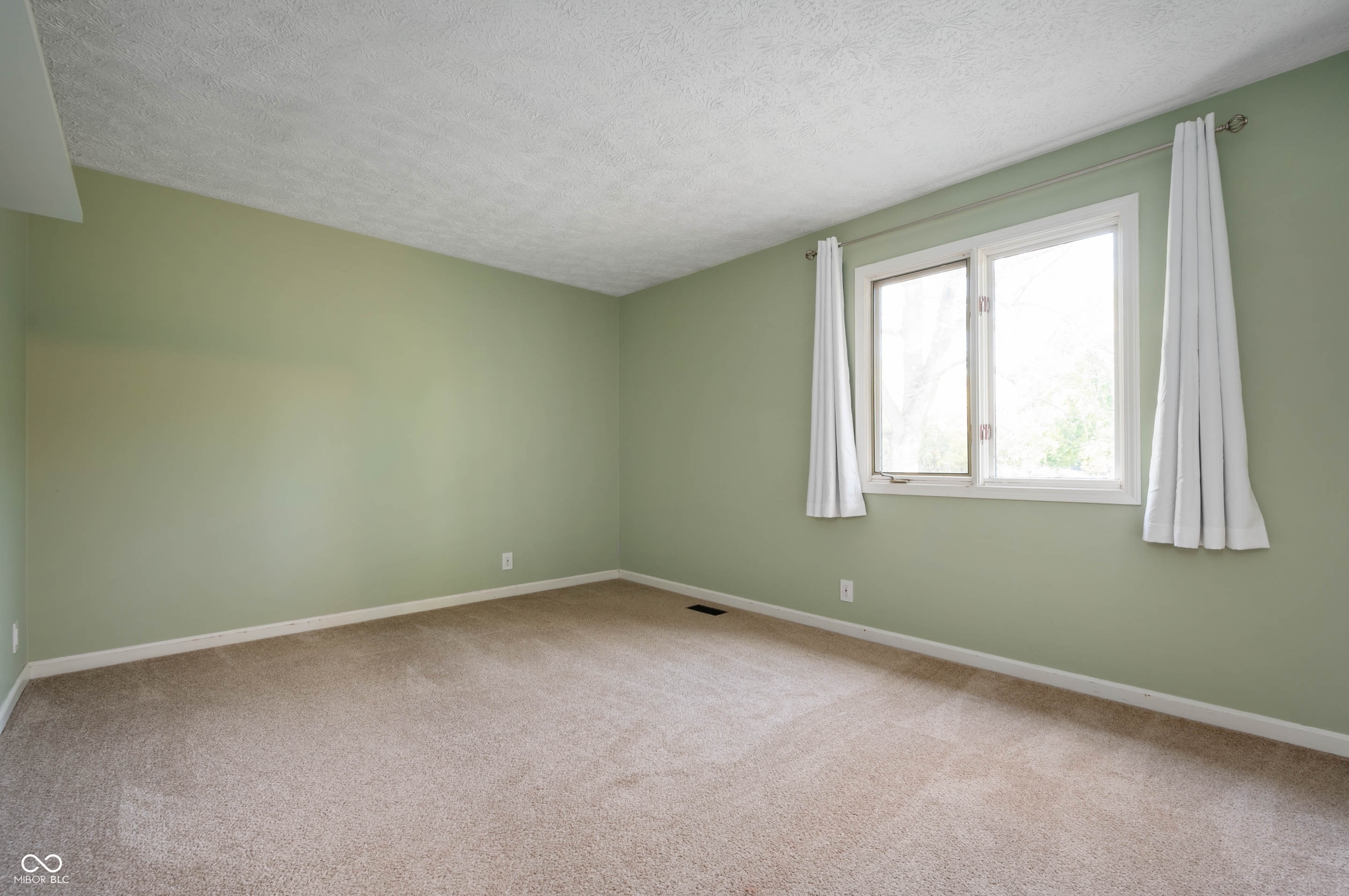 1346 Smokey Row Lane