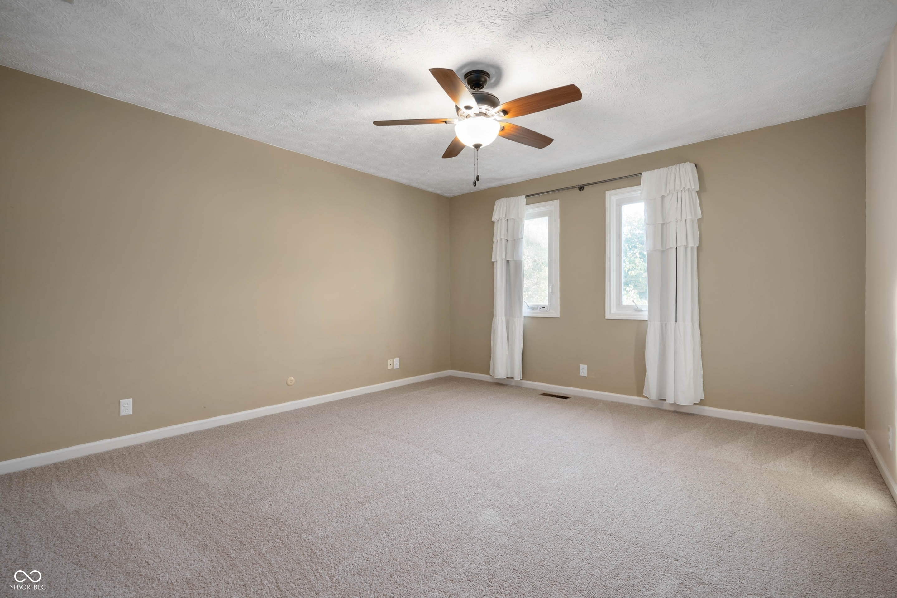 1346 Smokey Row Lane