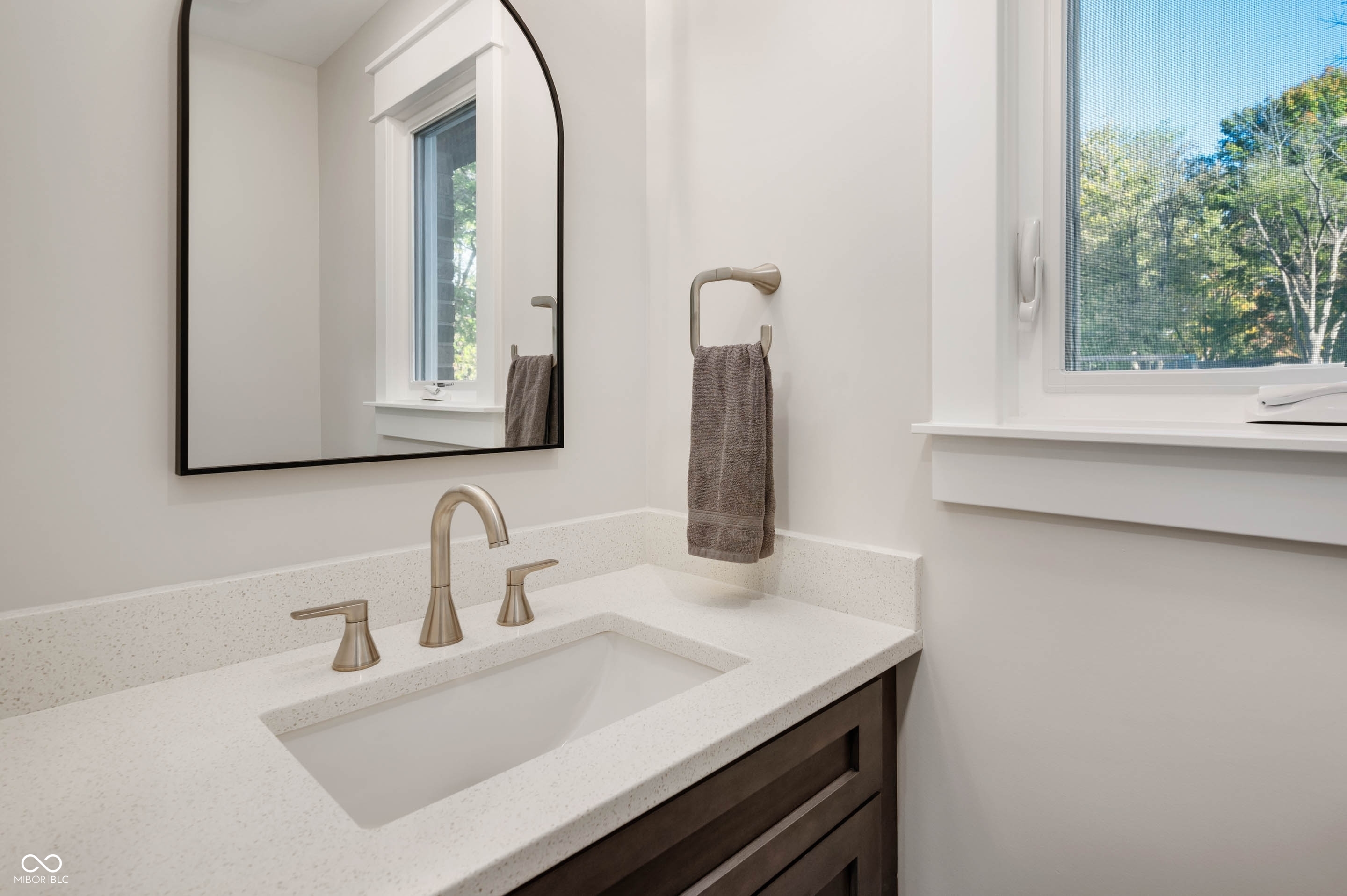 1346 Smokey Row Lane