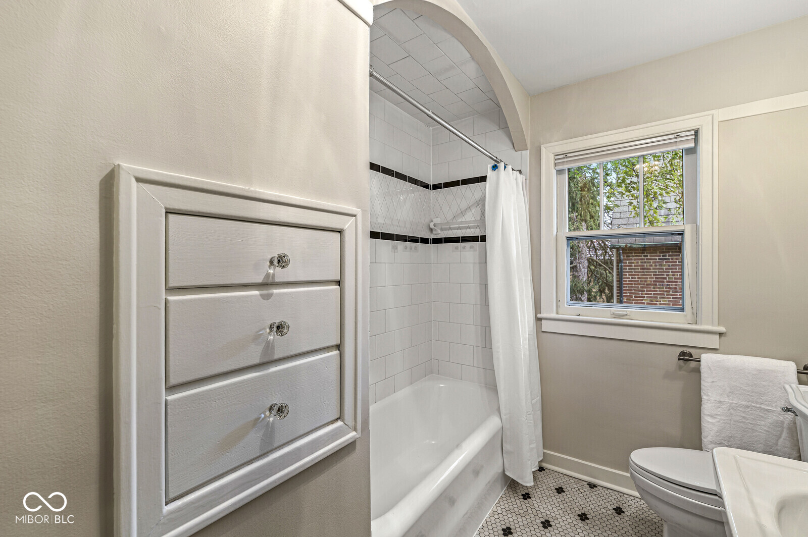 5017 N Pennsylvania Street