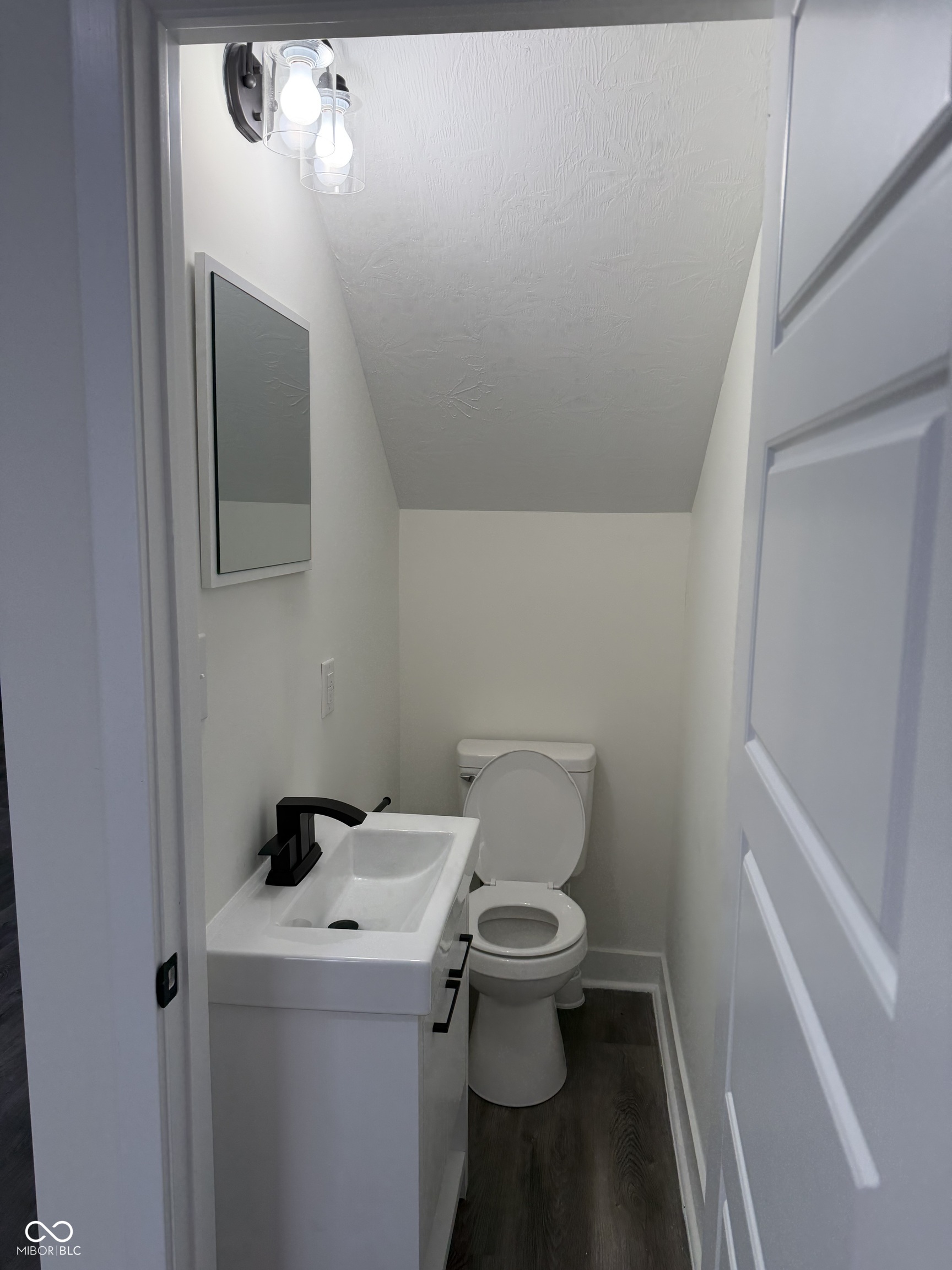 977 W 26th Street