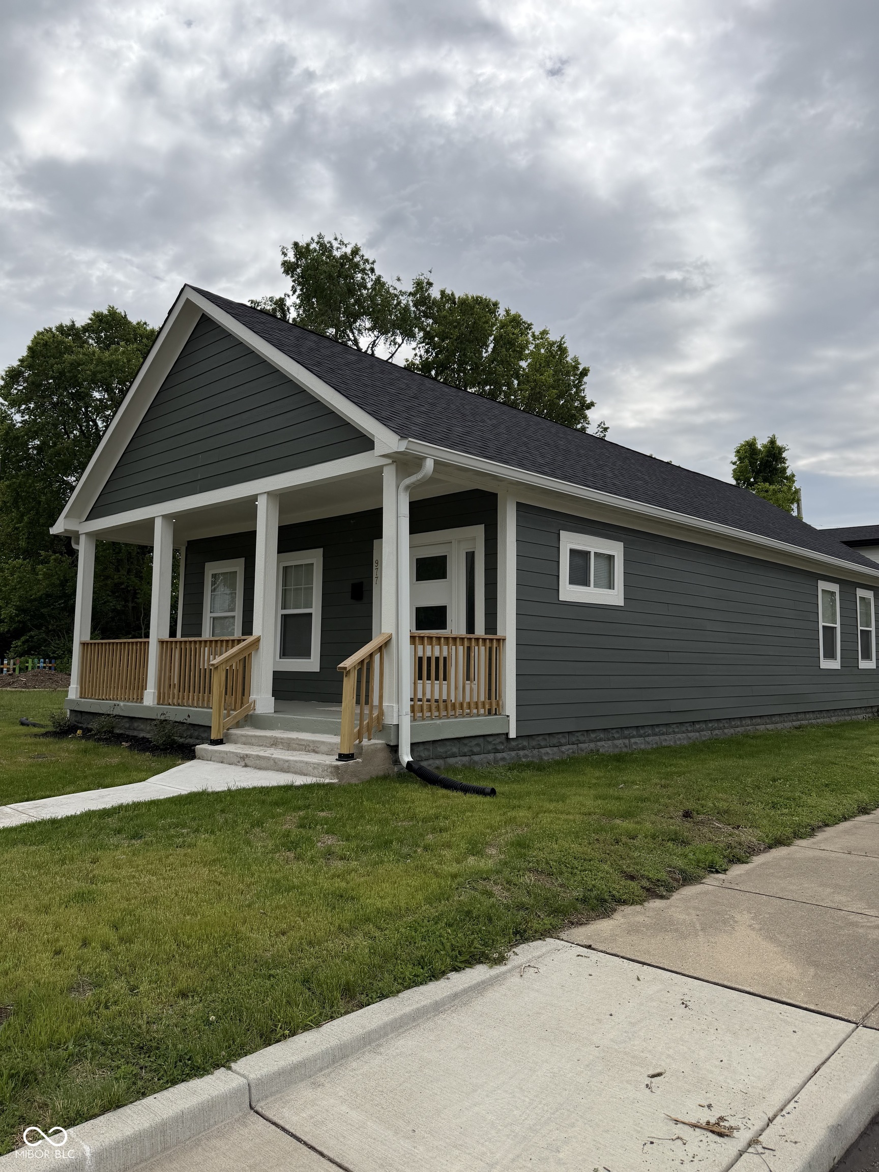 977 W 26th Street