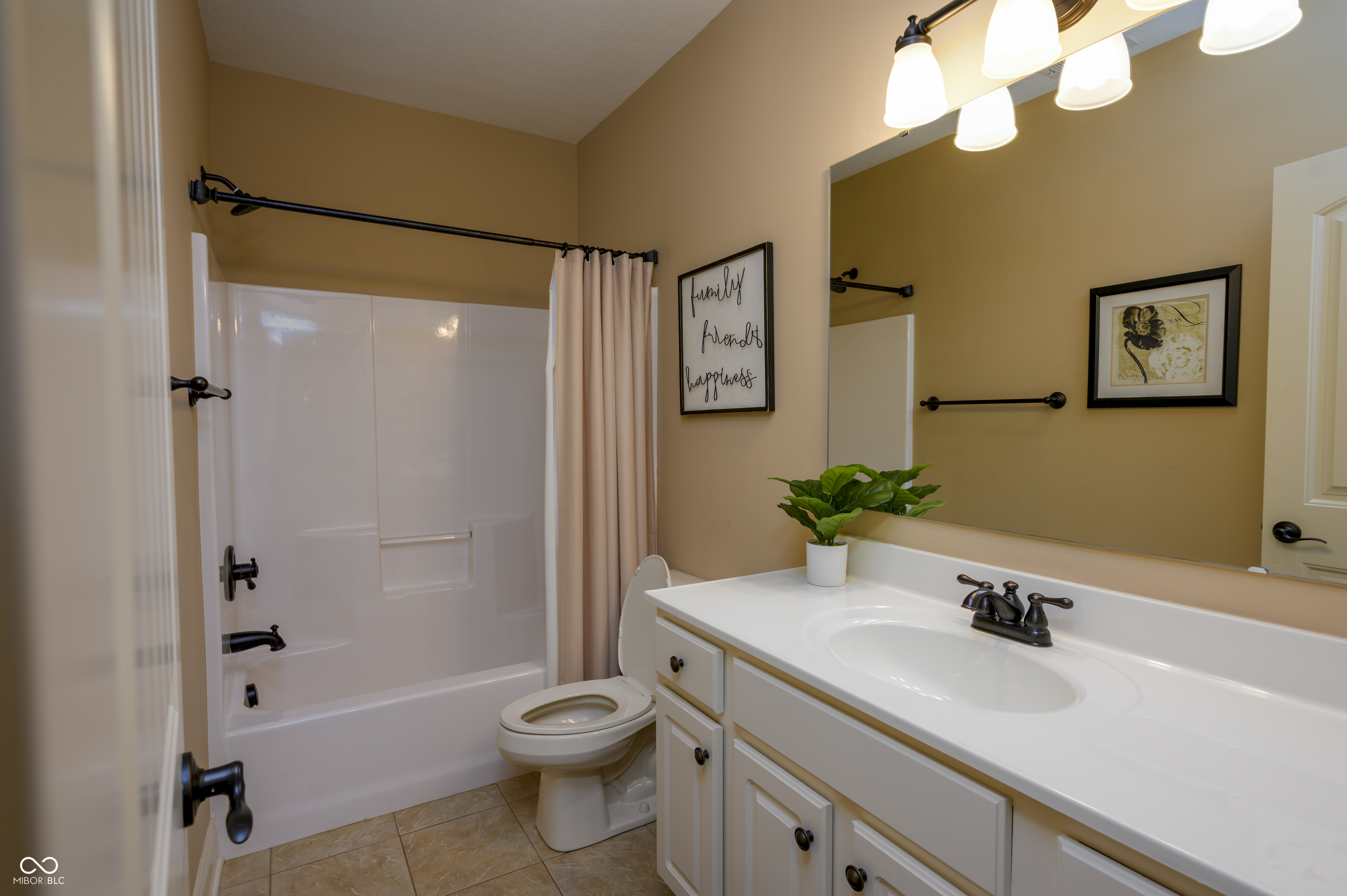 10138 Backstretch Row