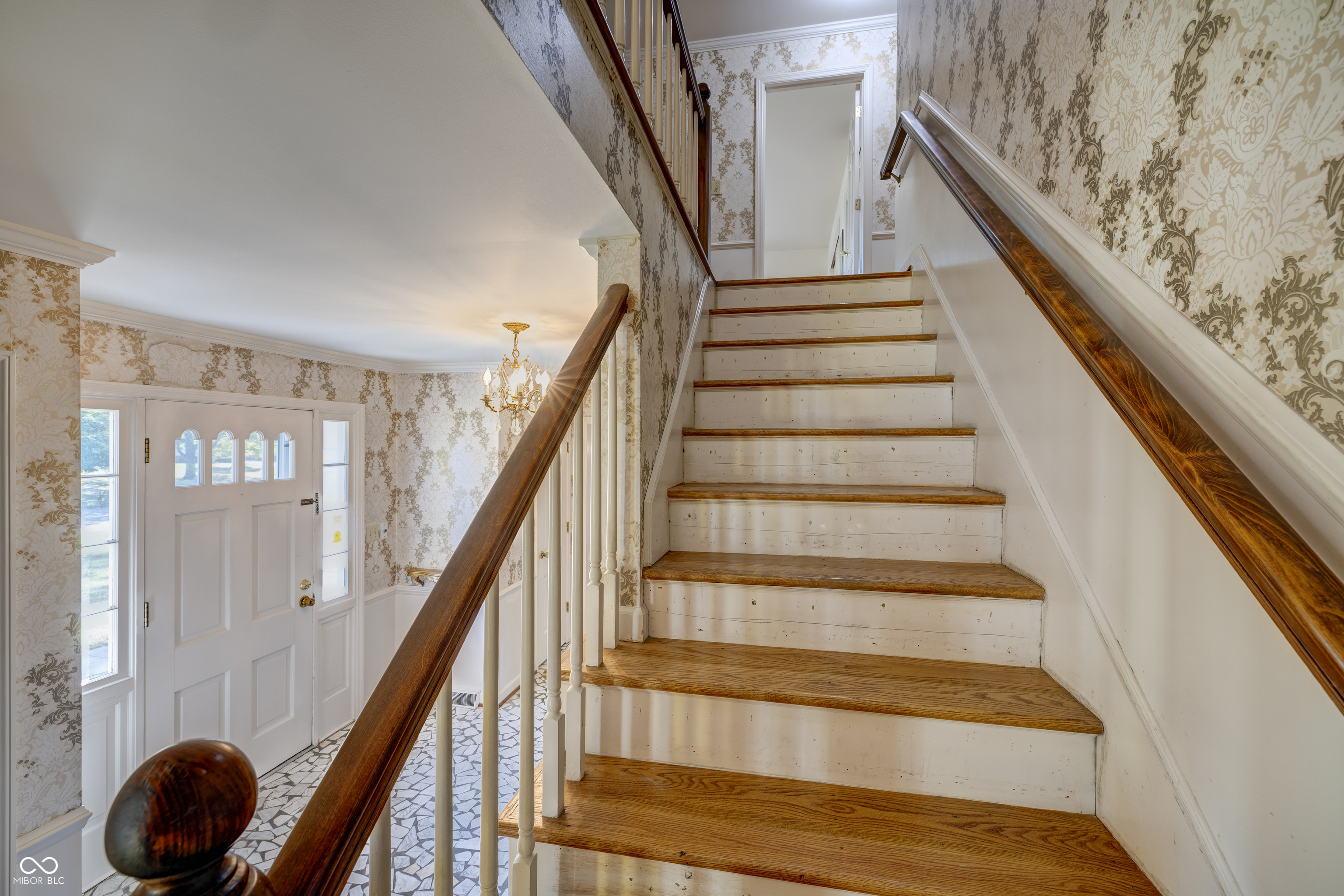 5504 Hawthorne Drive