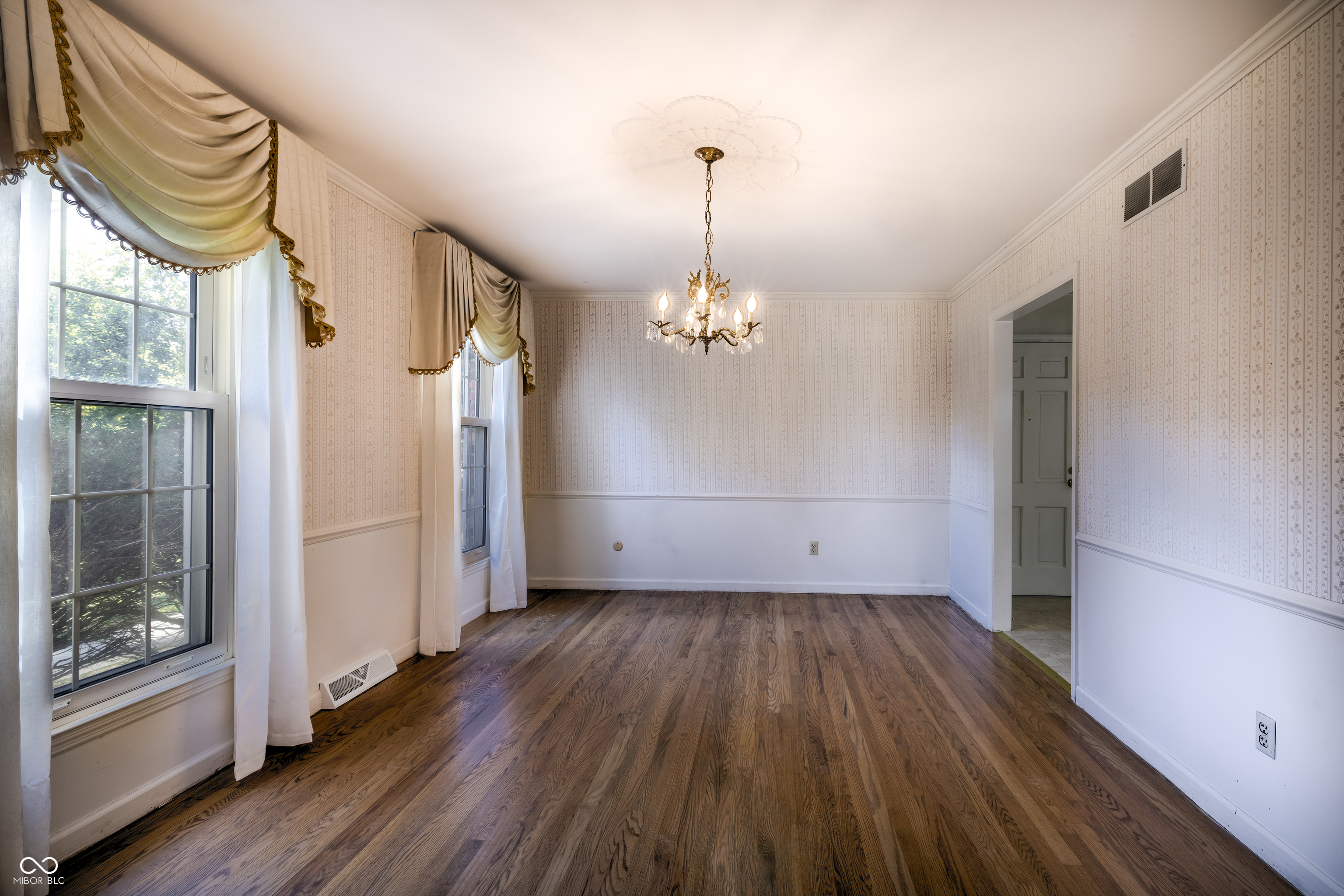 5504 Hawthorne Drive