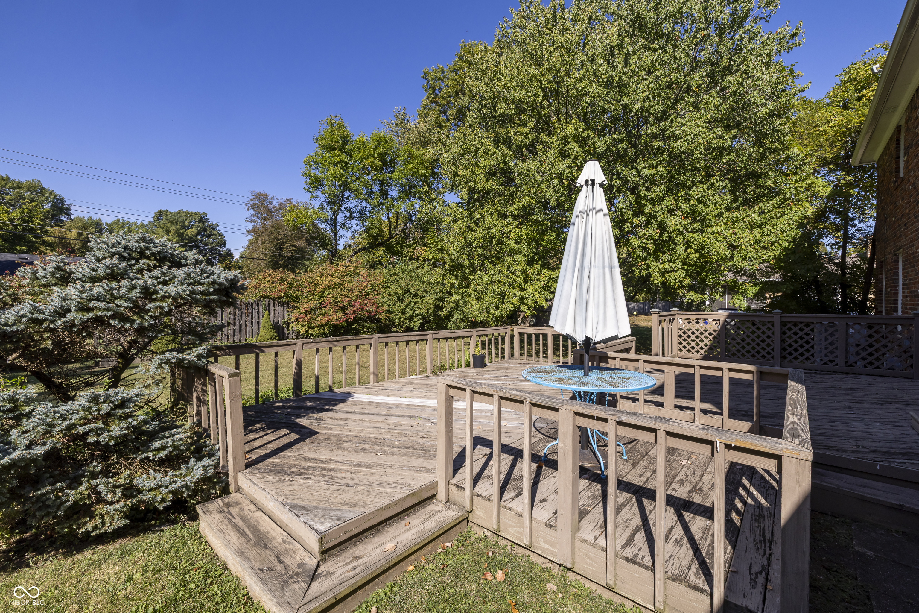 5504 Hawthorne Drive