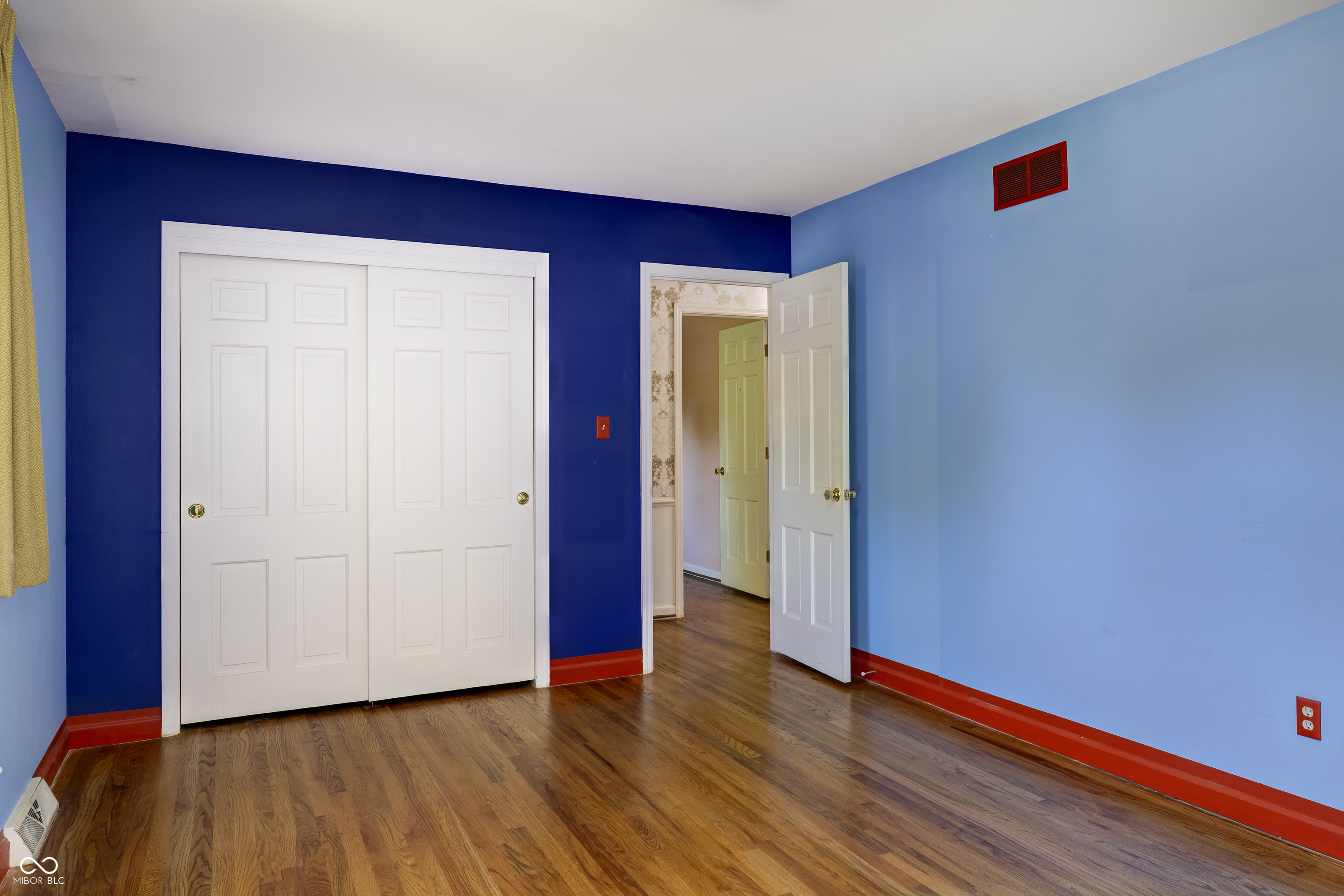 5504 Hawthorne Drive