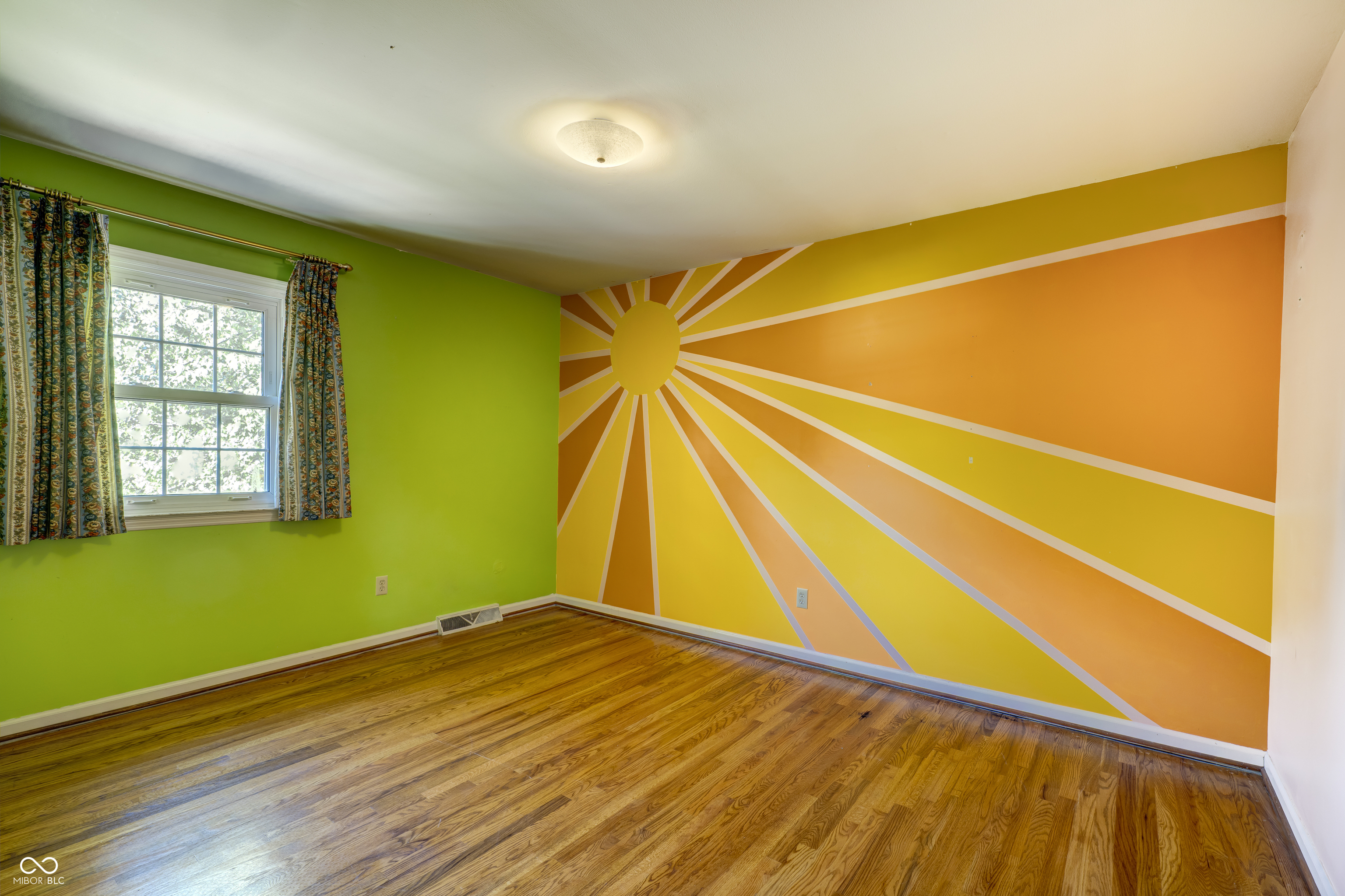 5504 Hawthorne Drive