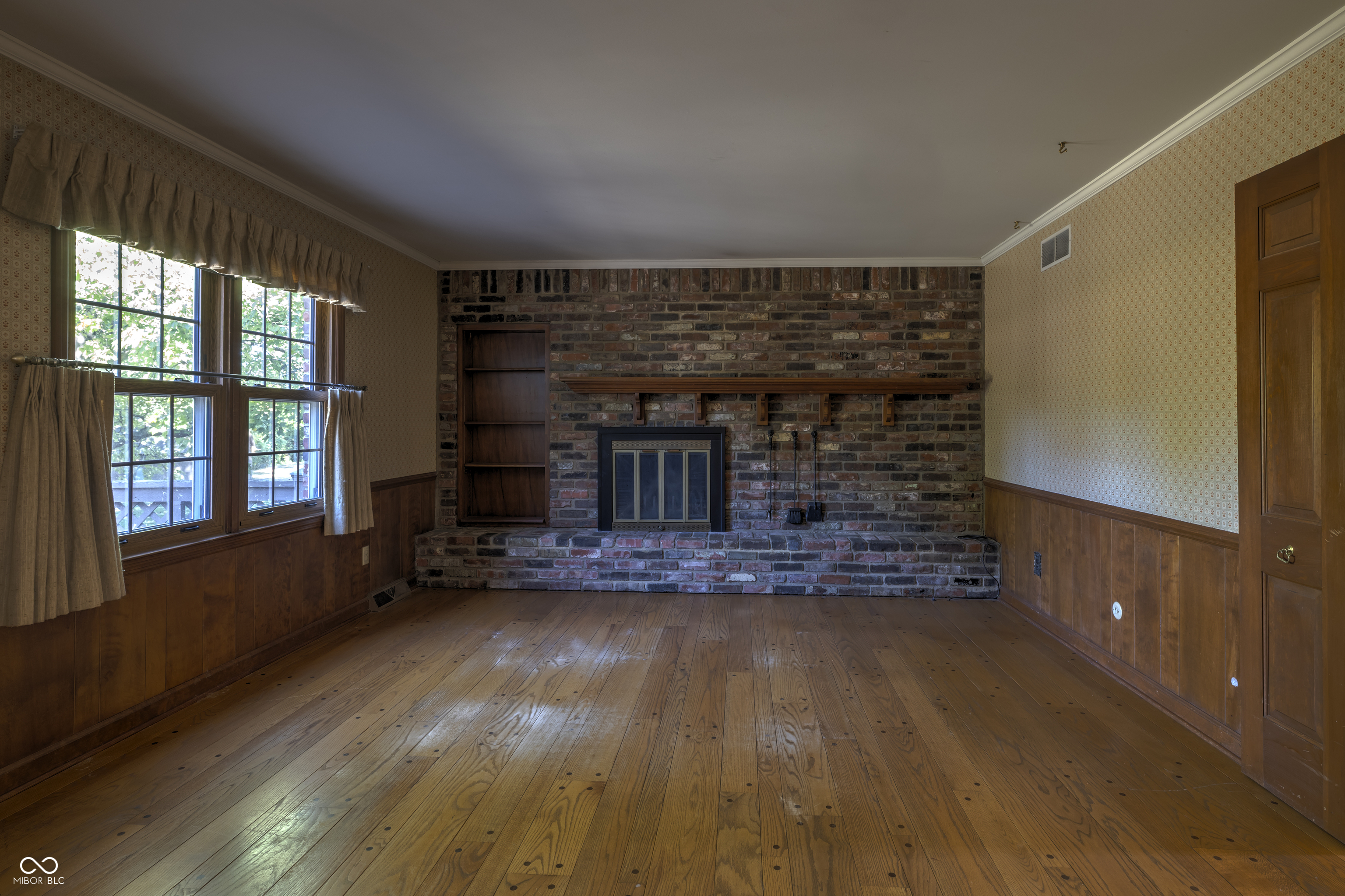 5504 Hawthorne Drive