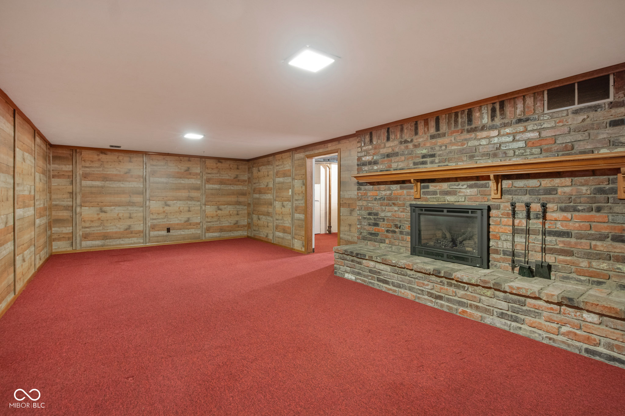 5504 Hawthorne Drive