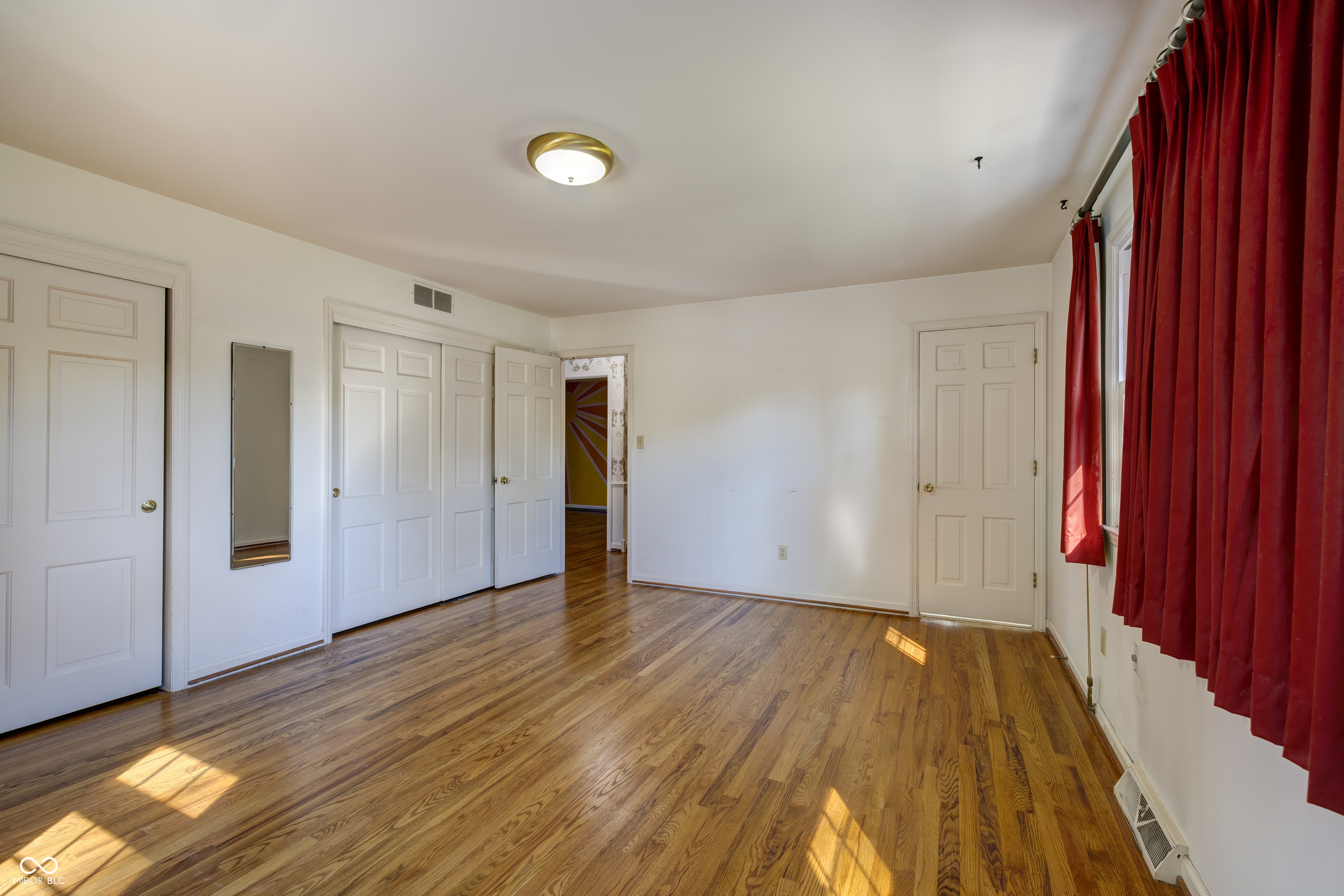 5504 Hawthorne Drive