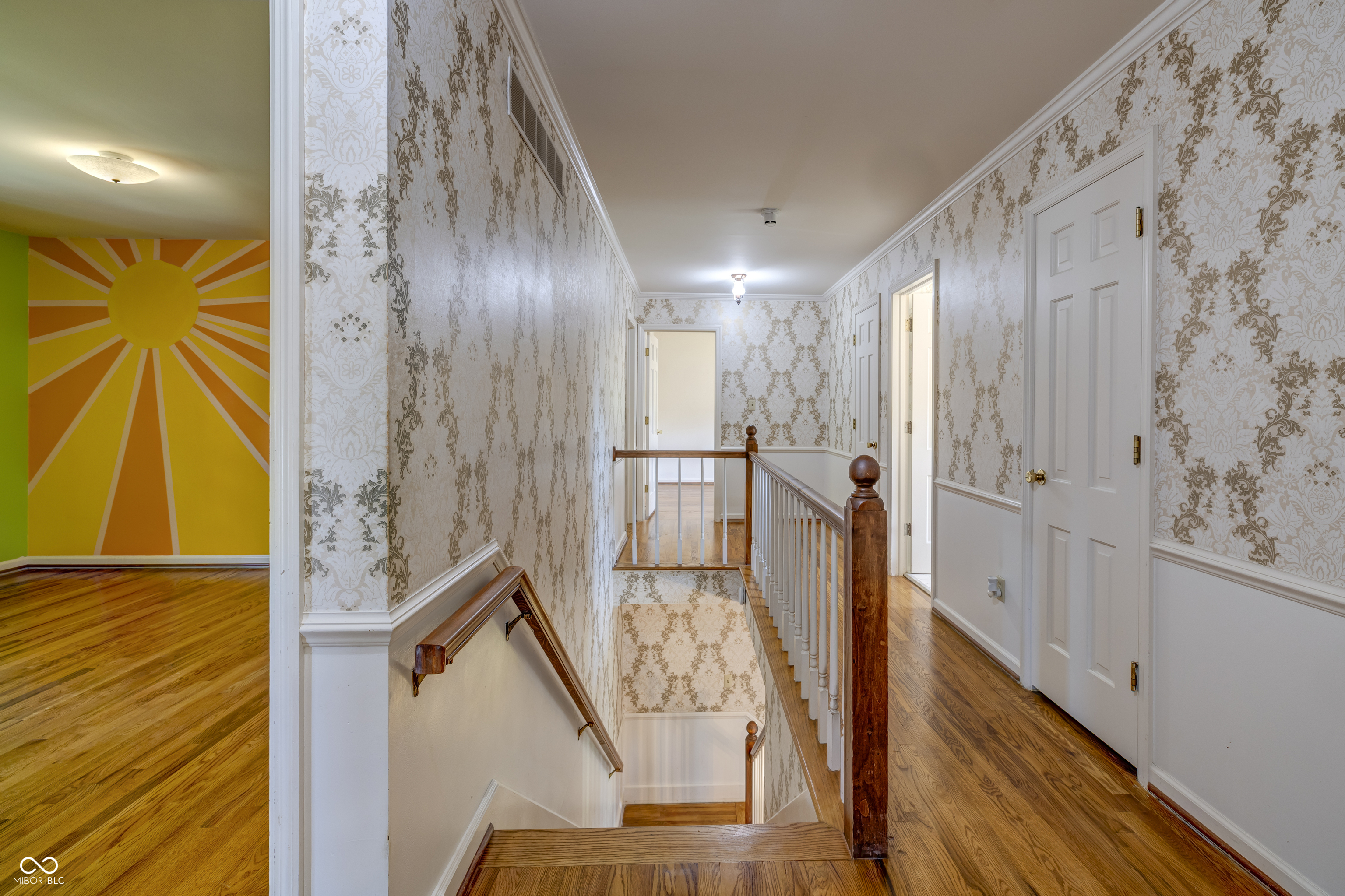 5504 Hawthorne Drive