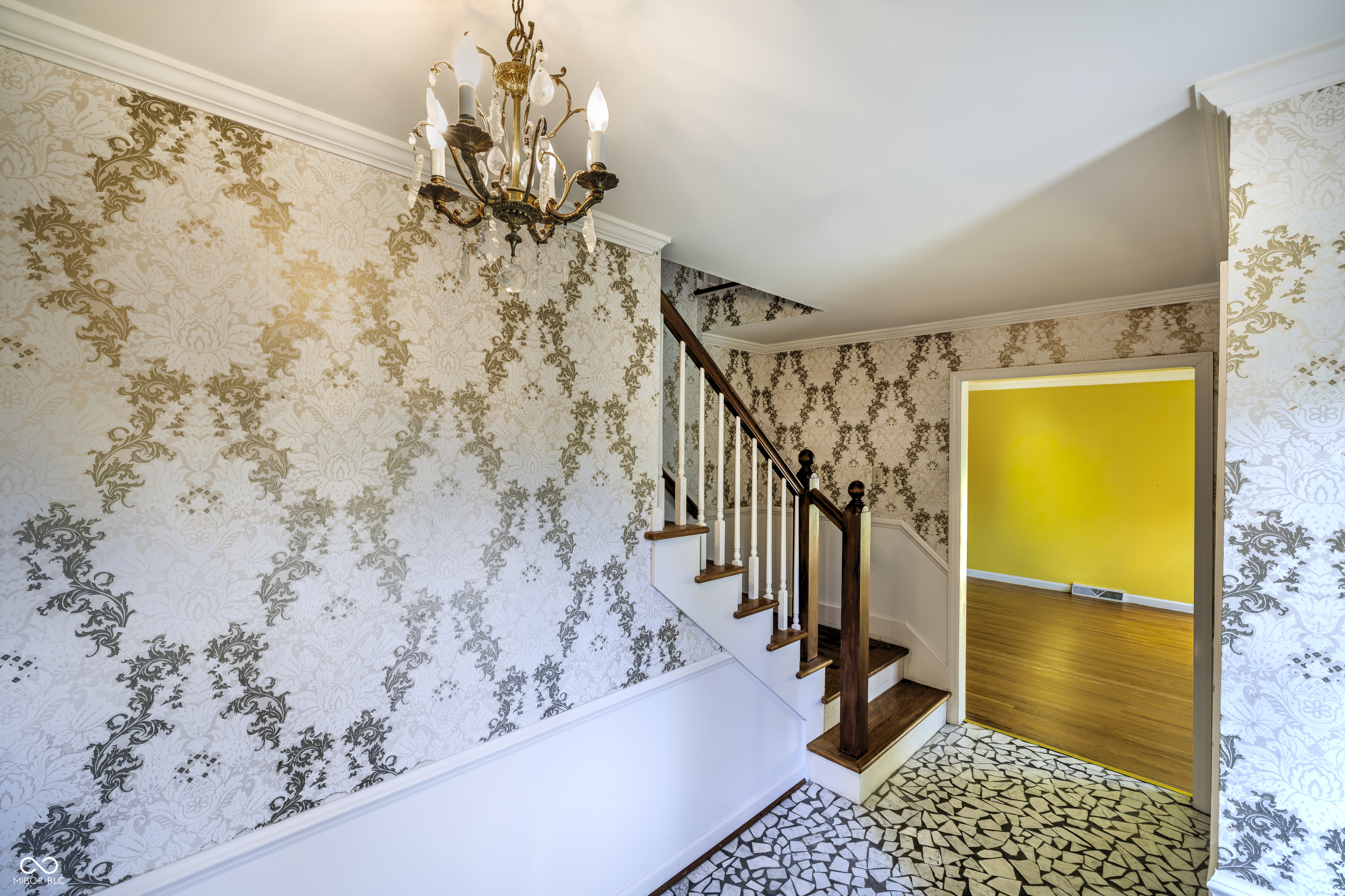 5504 Hawthorne Drive