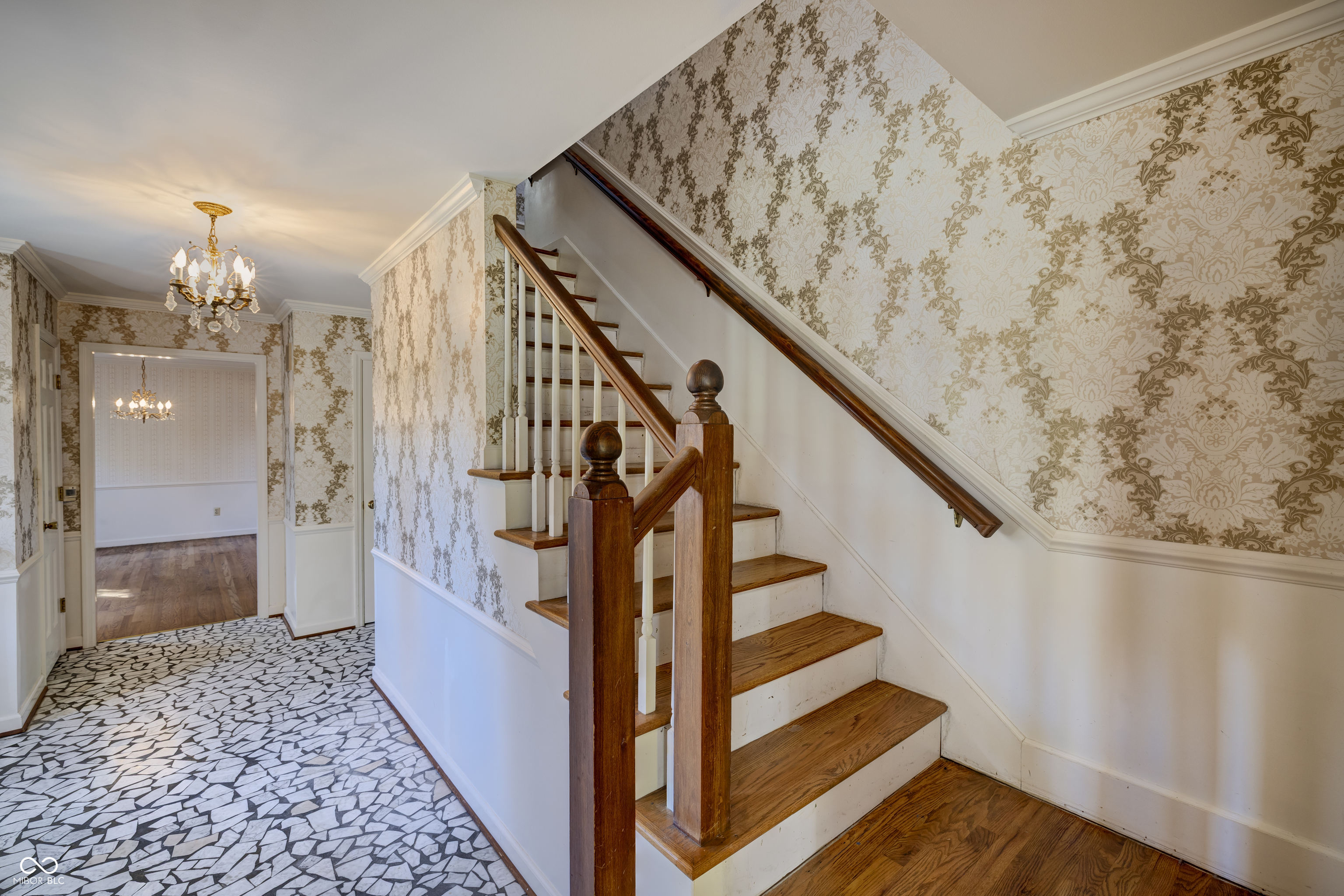 5504 Hawthorne Drive