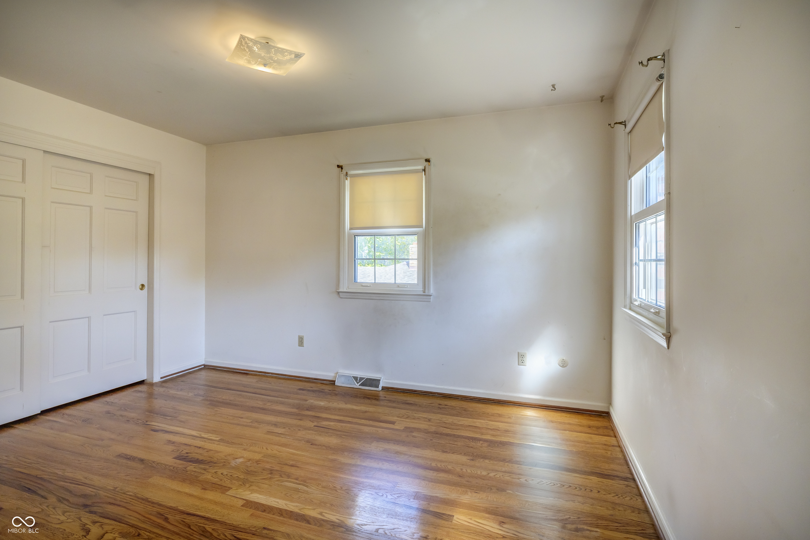 5504 Hawthorne Drive