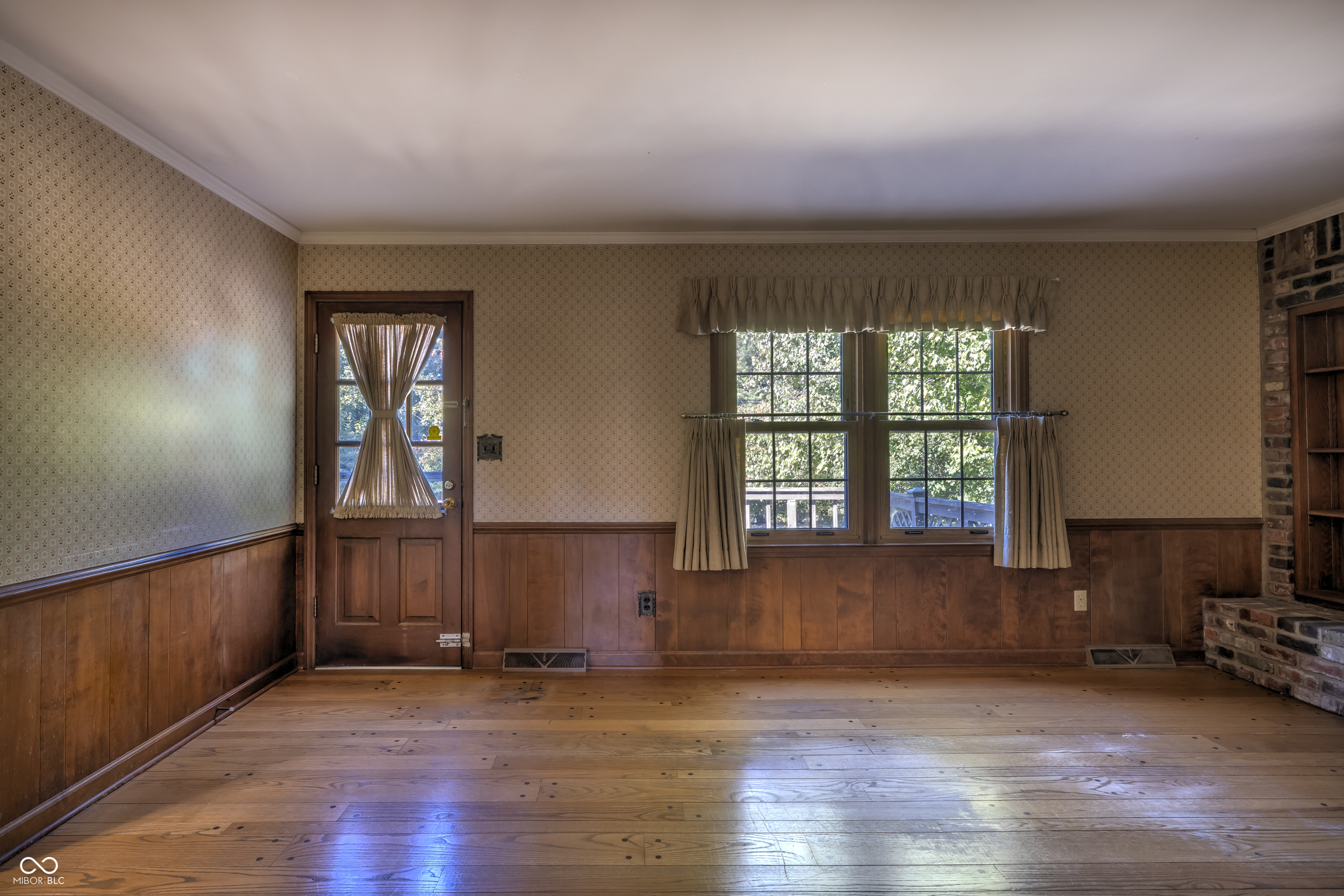 5504 Hawthorne Drive