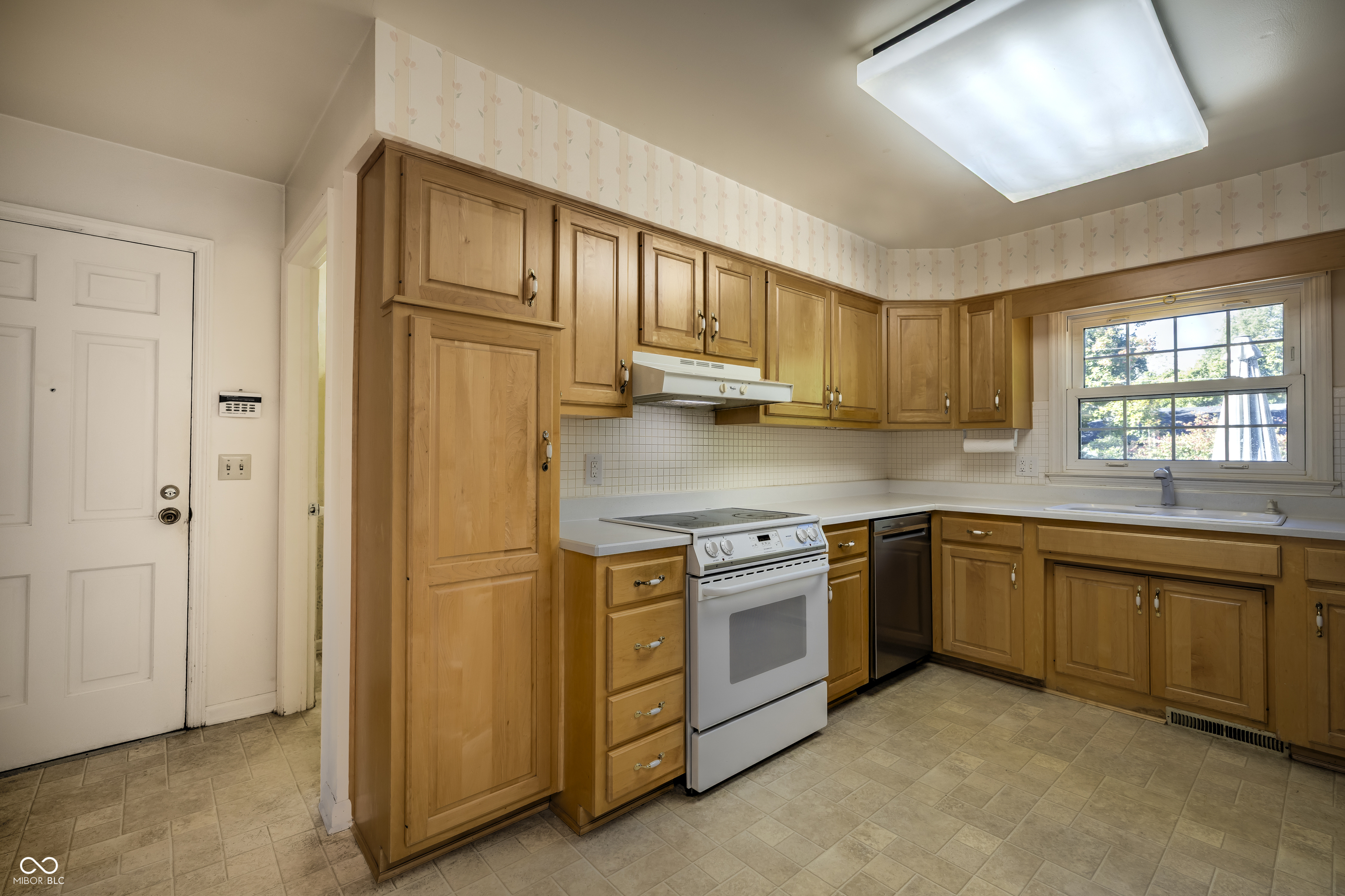 5504 Hawthorne Drive