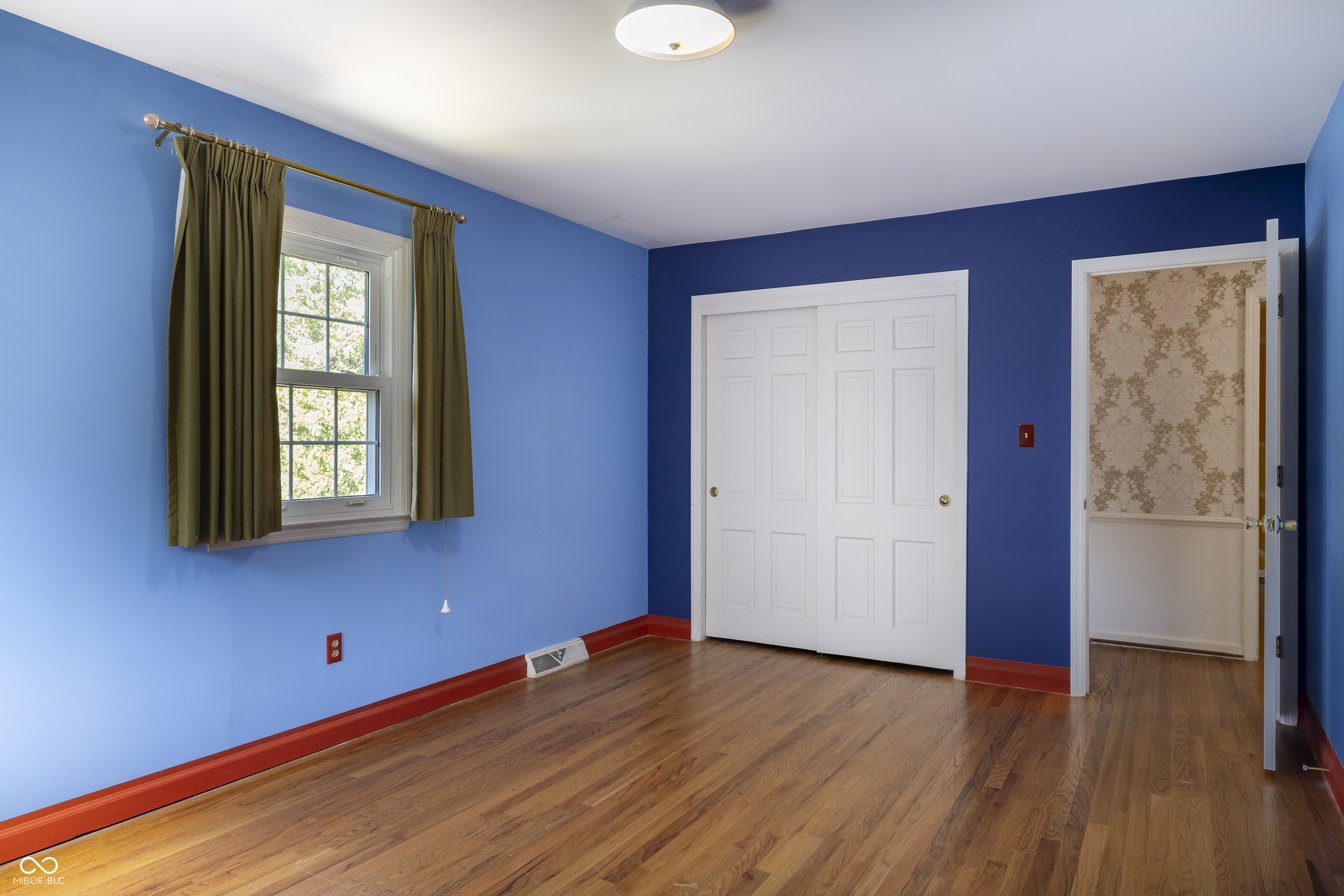 5504 Hawthorne Drive