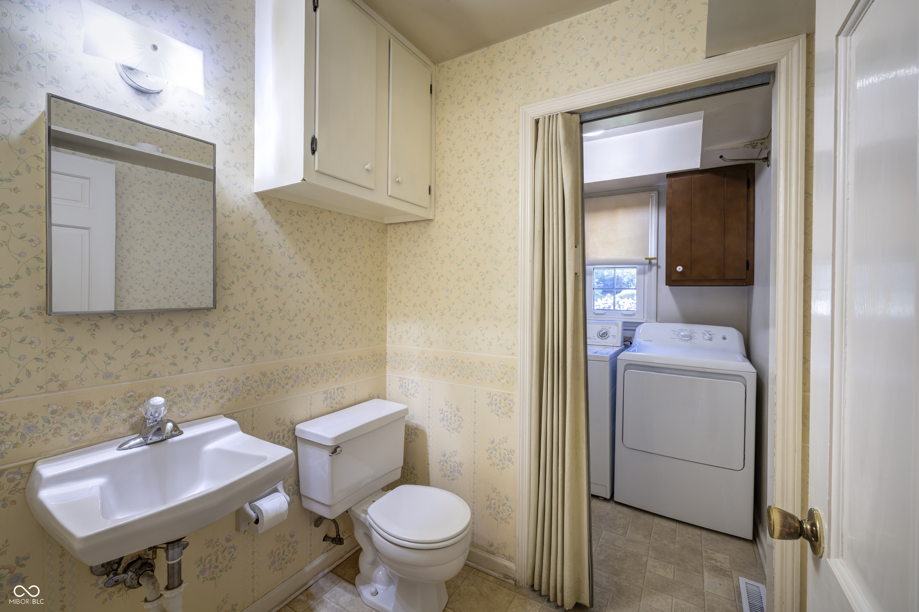 5504 Hawthorne Drive