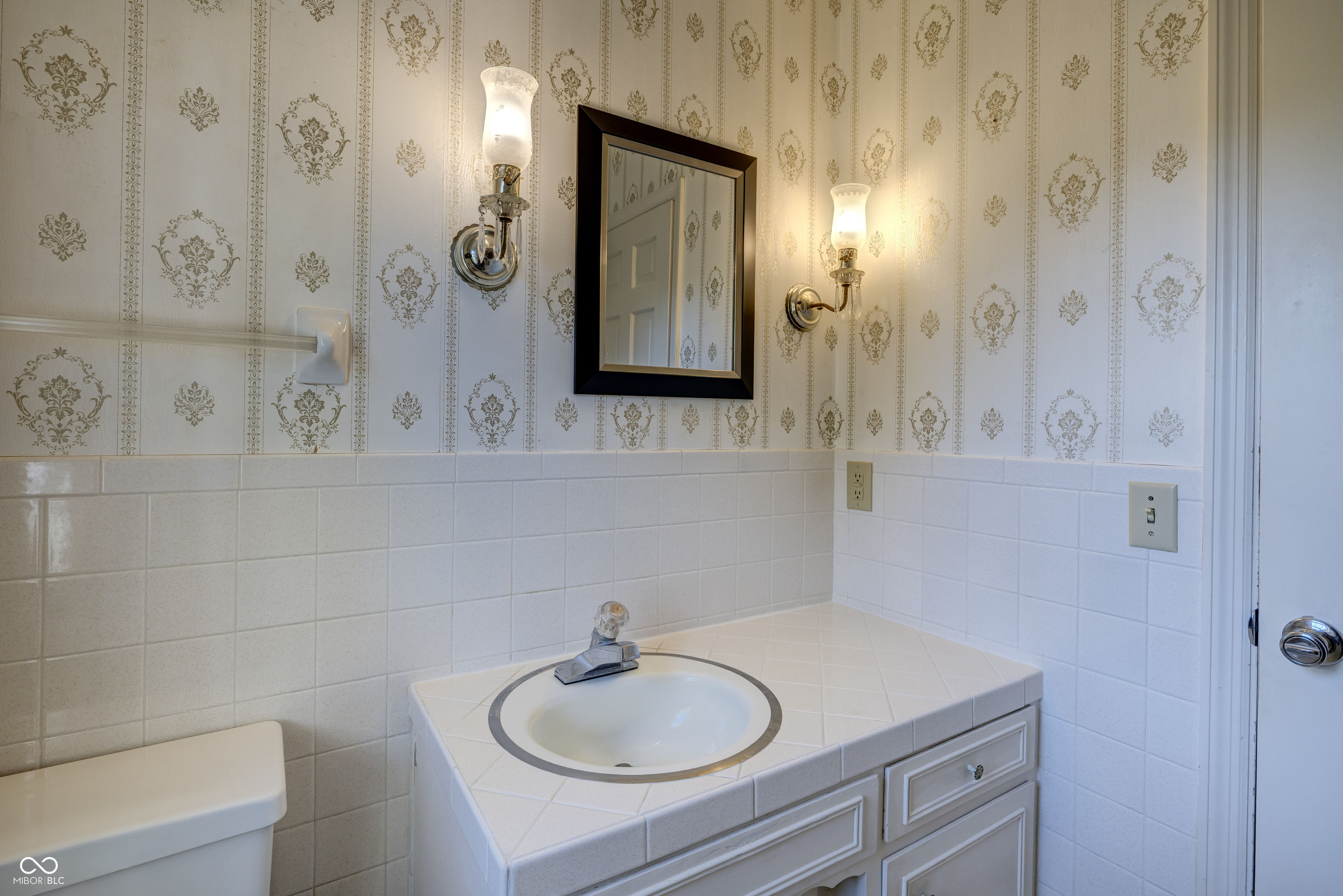 5504 Hawthorne Drive