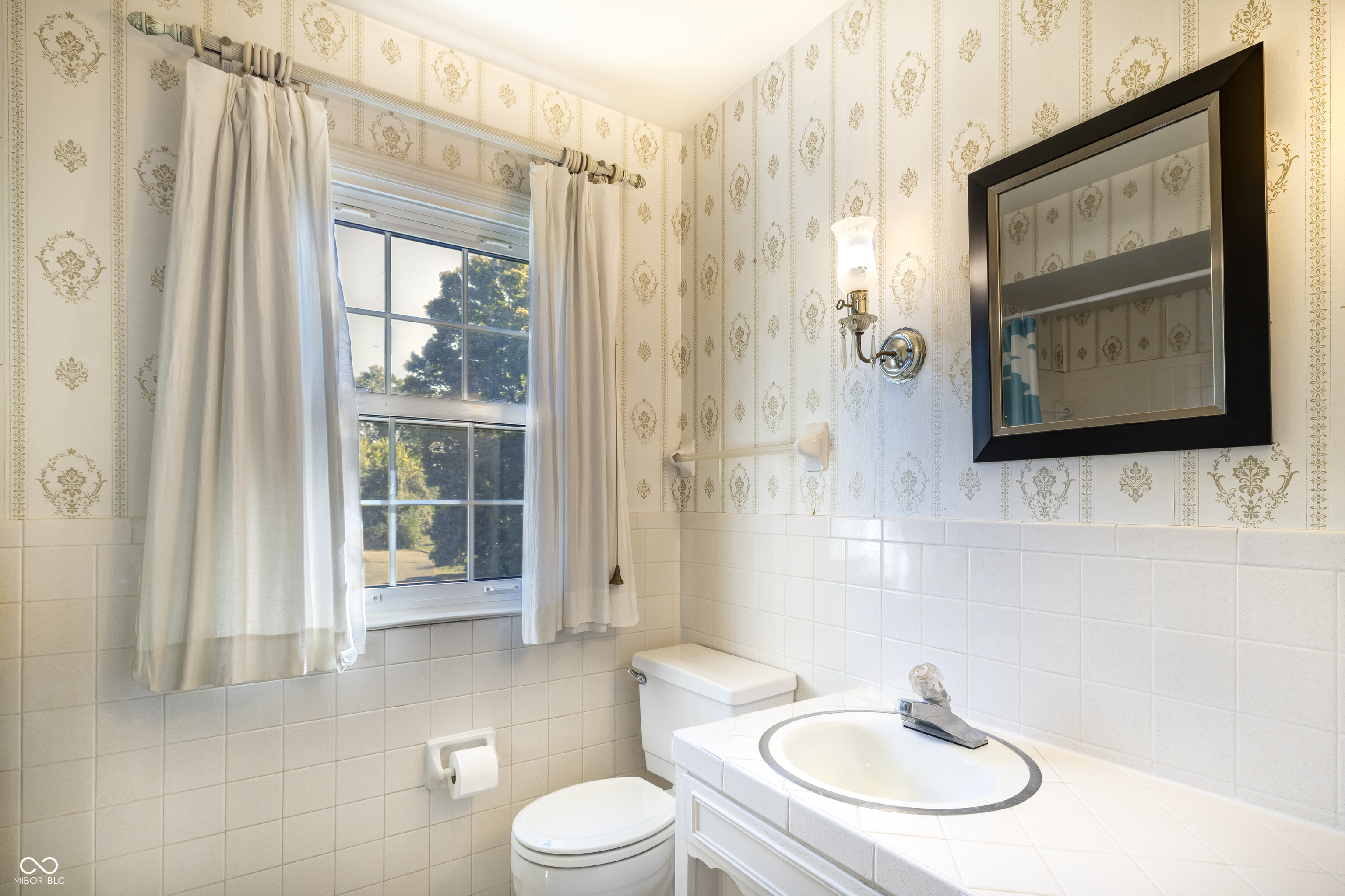 5504 Hawthorne Drive