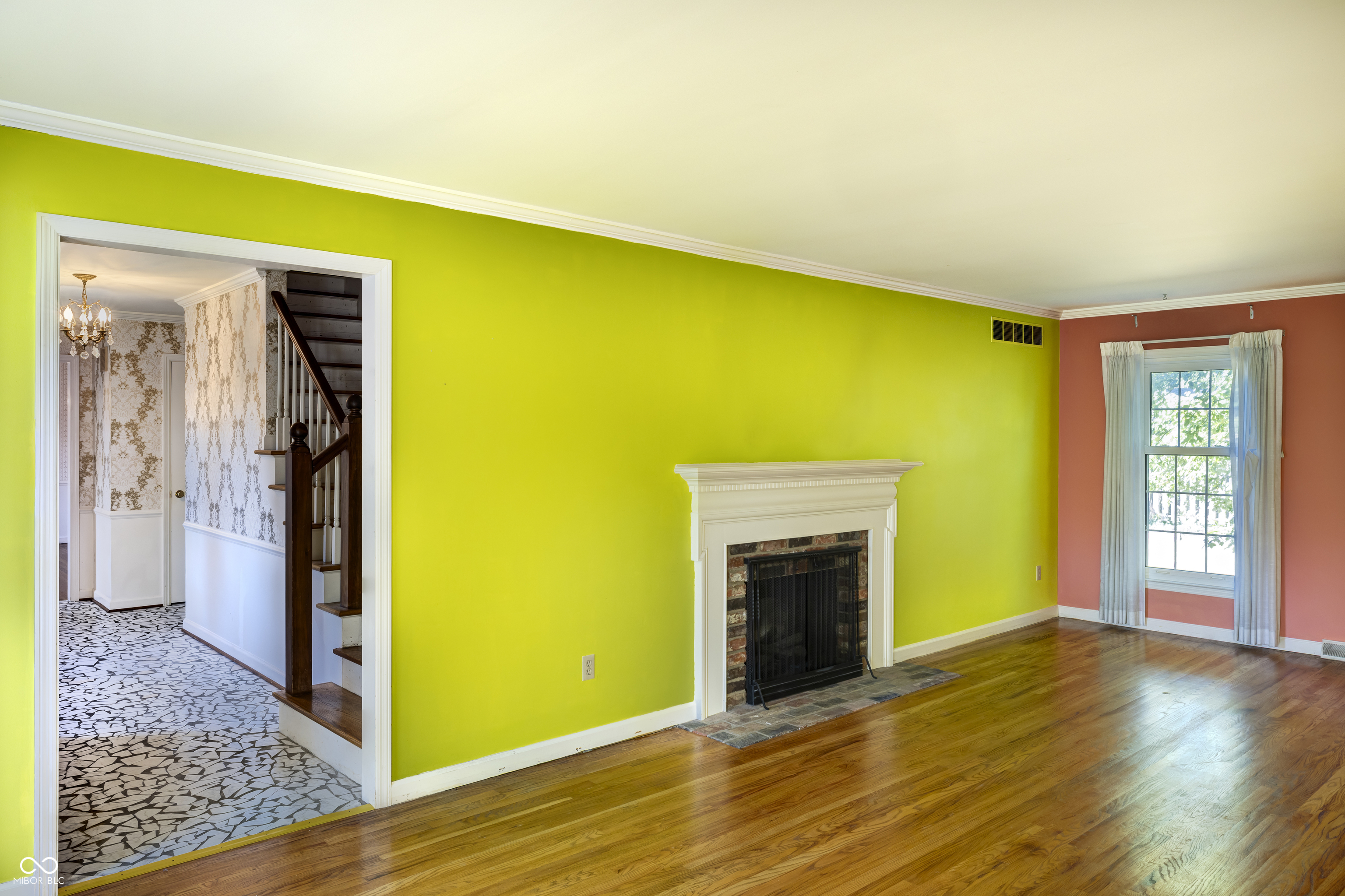 5504 Hawthorne Drive