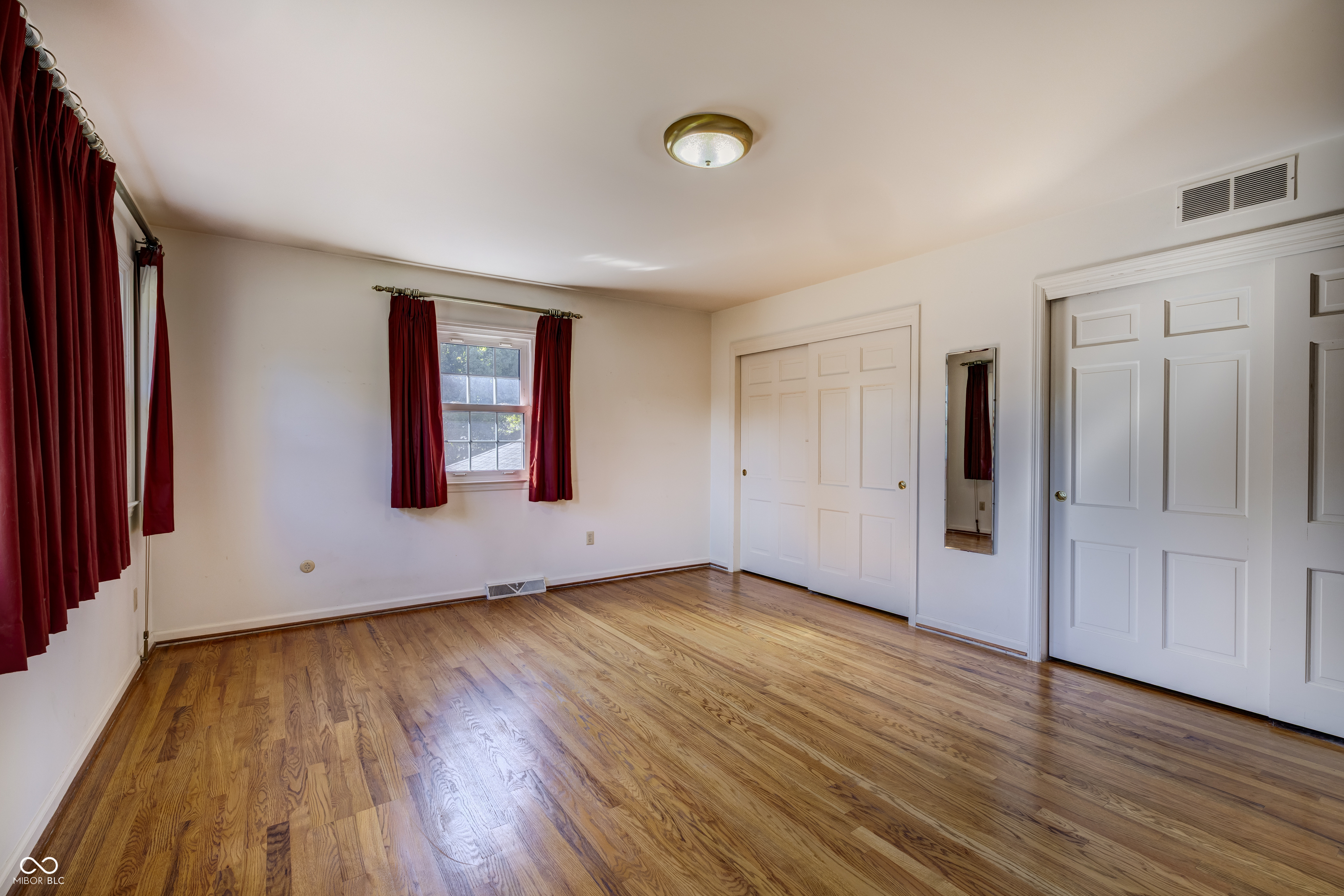 5504 Hawthorne Drive