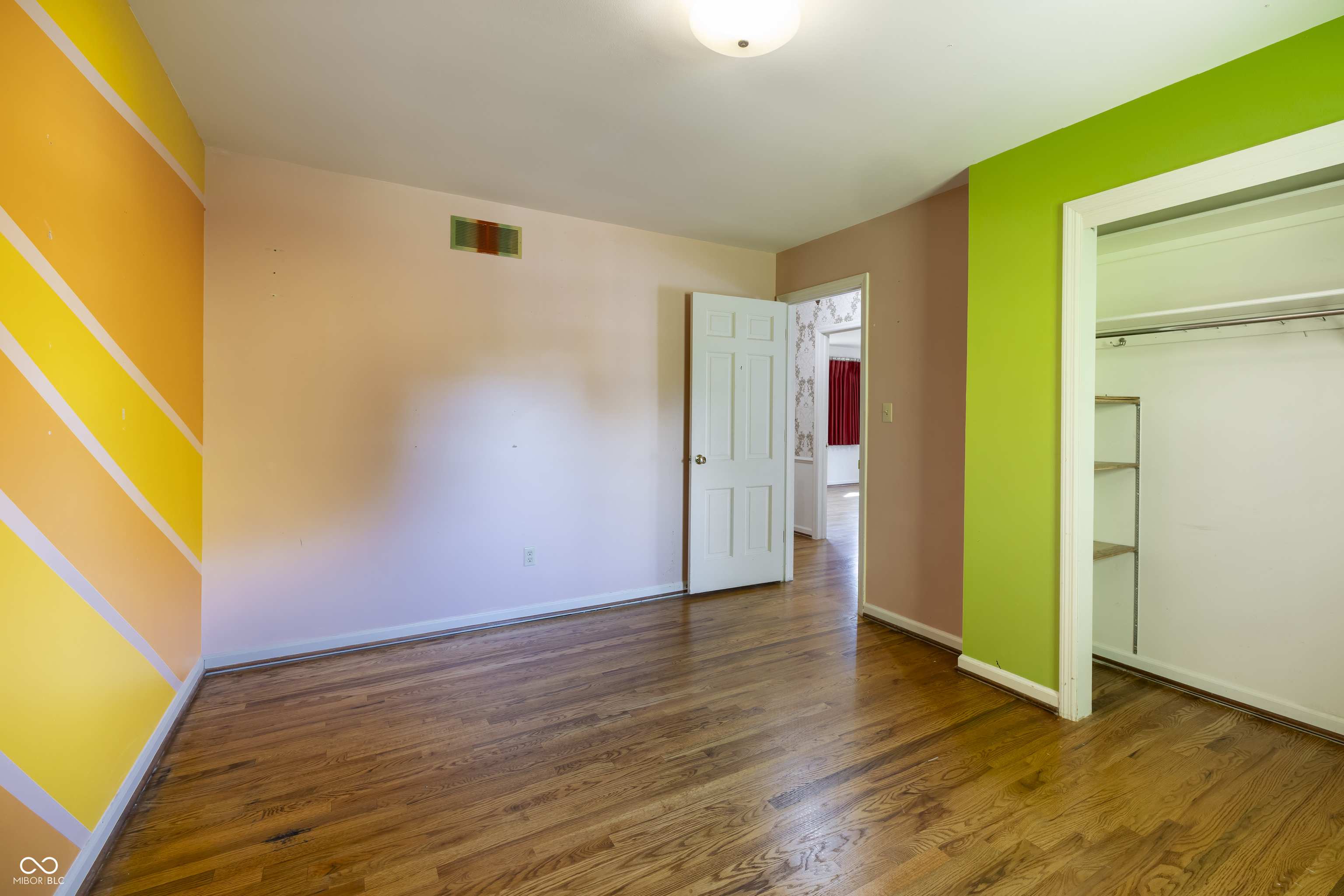 5504 Hawthorne Drive