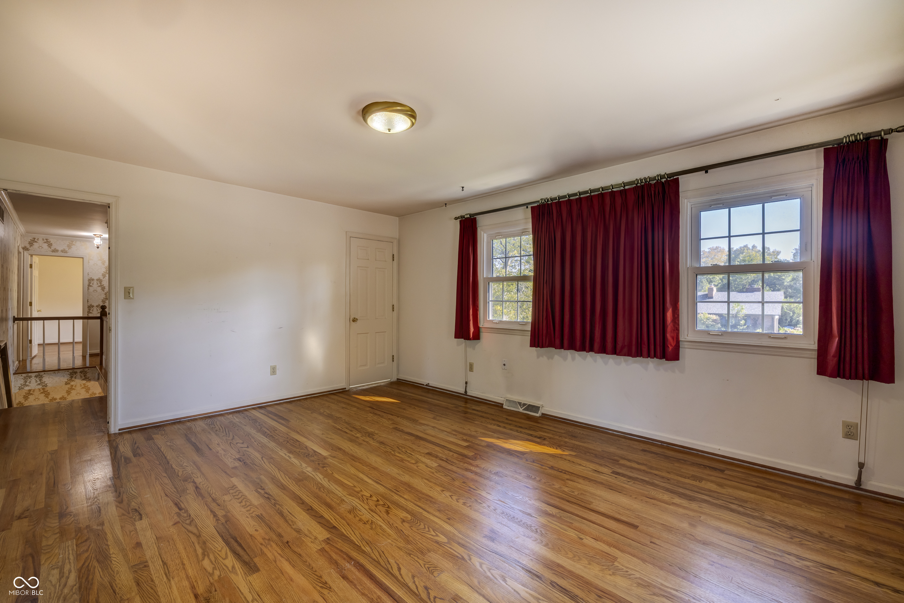 5504 Hawthorne Drive