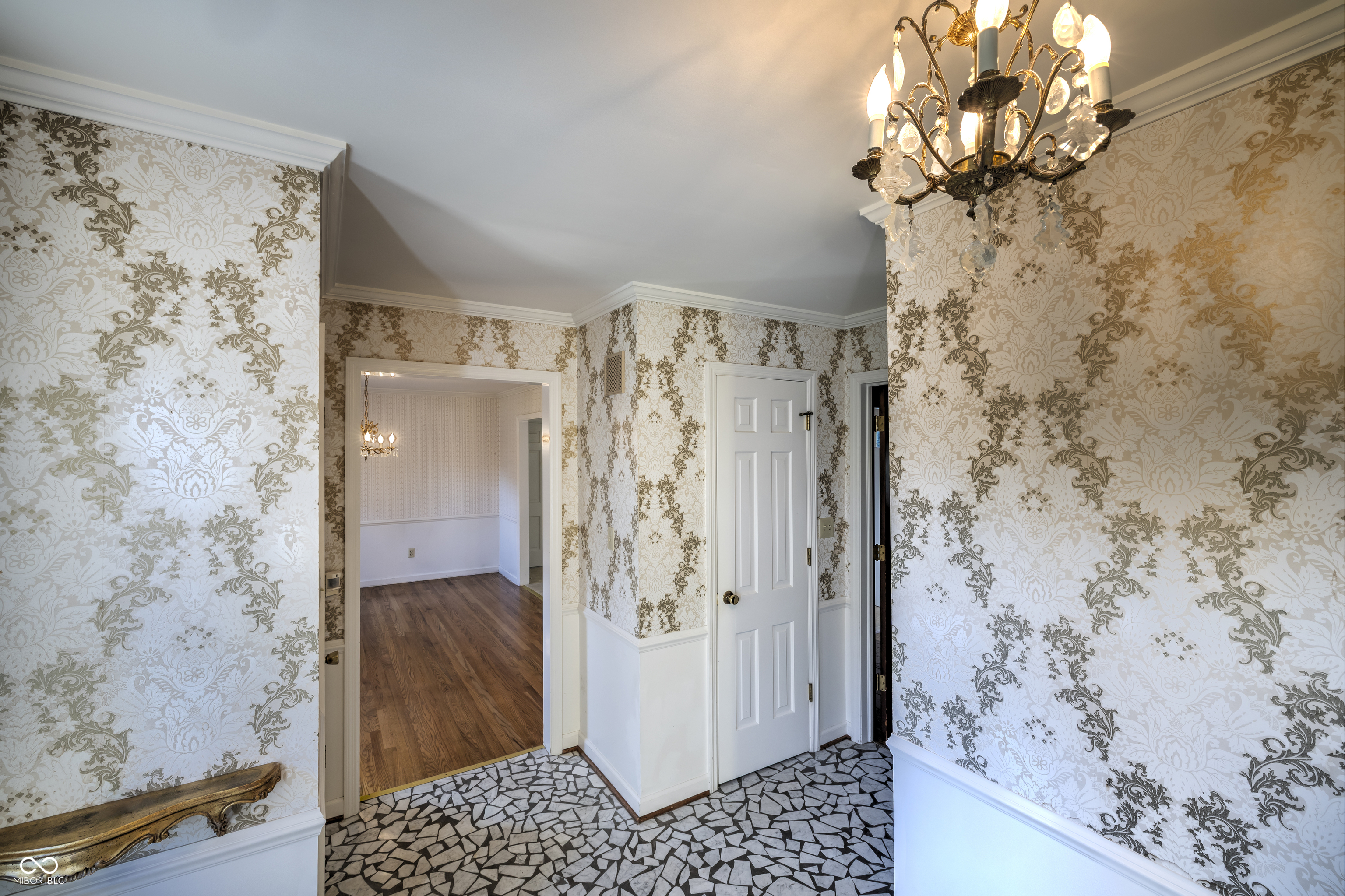 5504 Hawthorne Drive