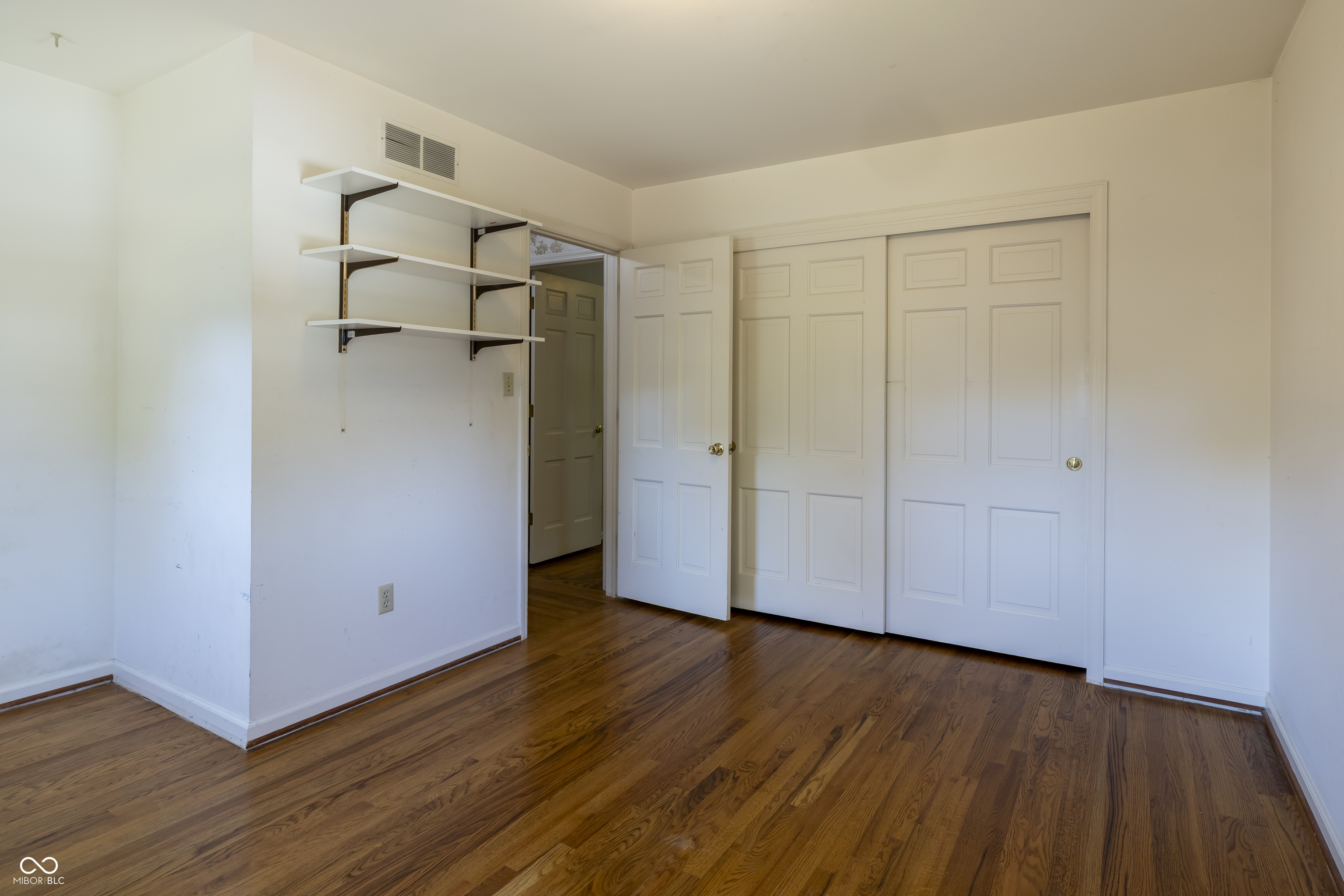 5504 Hawthorne Drive