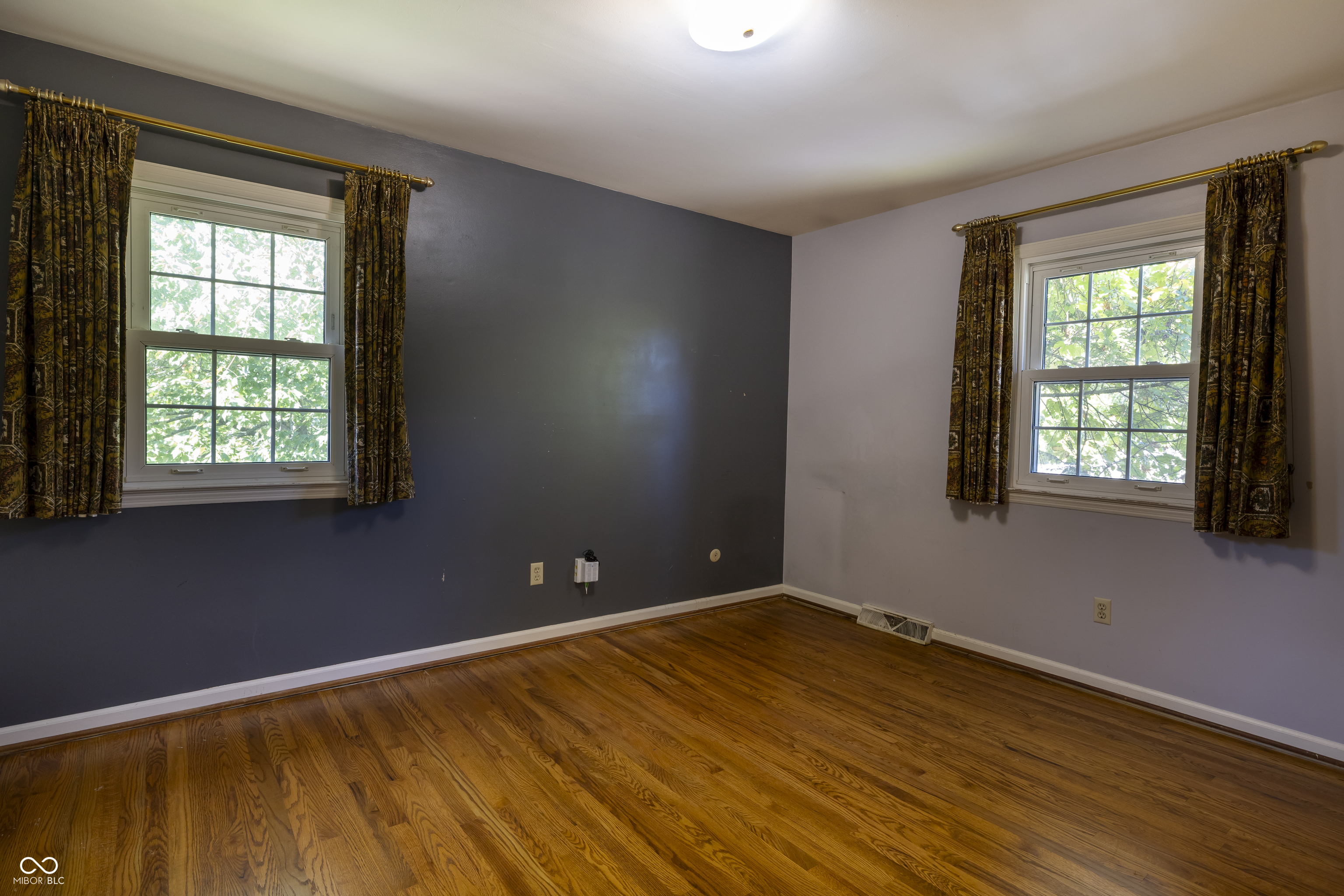 5504 Hawthorne Drive