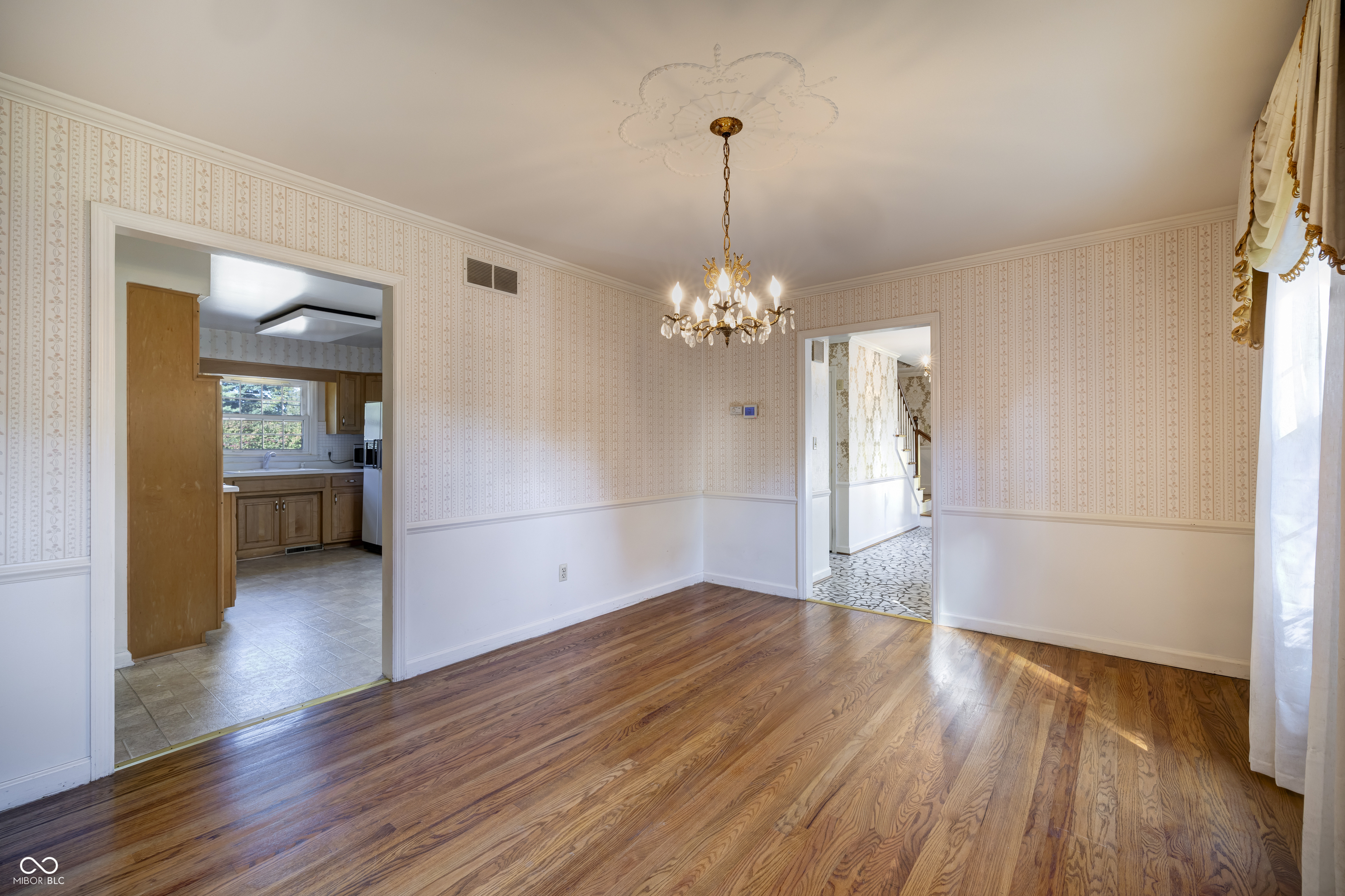 5504 Hawthorne Drive