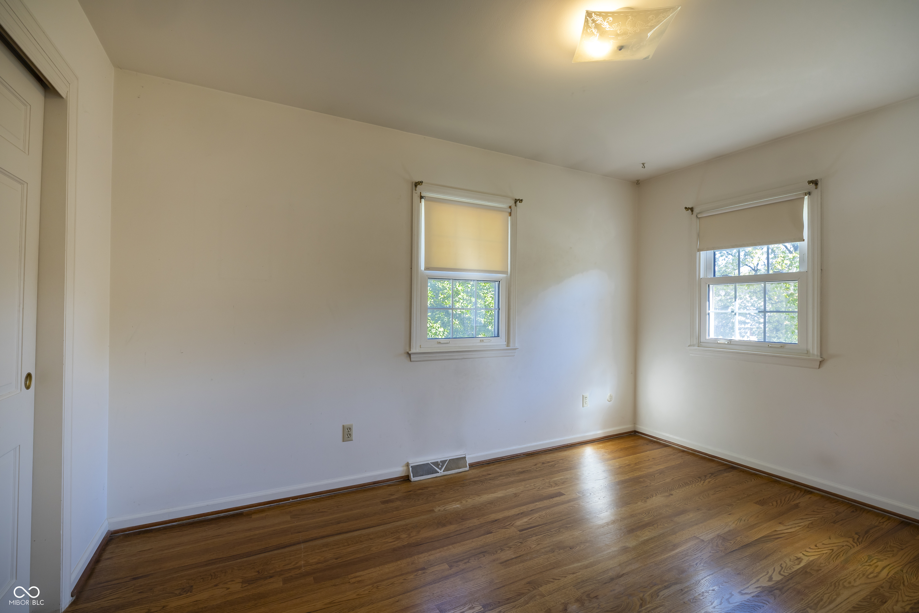 5504 Hawthorne Drive