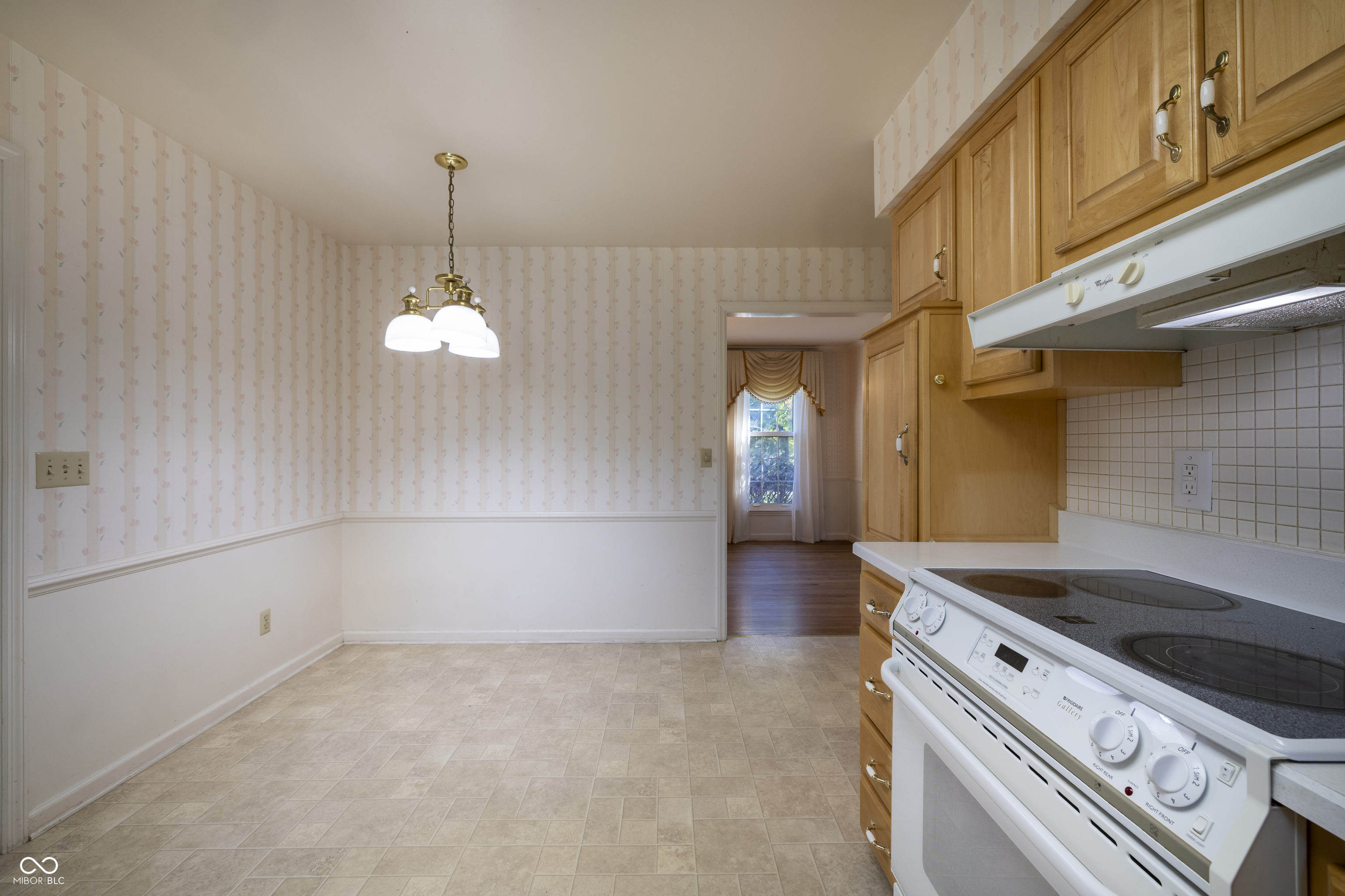 5504 Hawthorne Drive