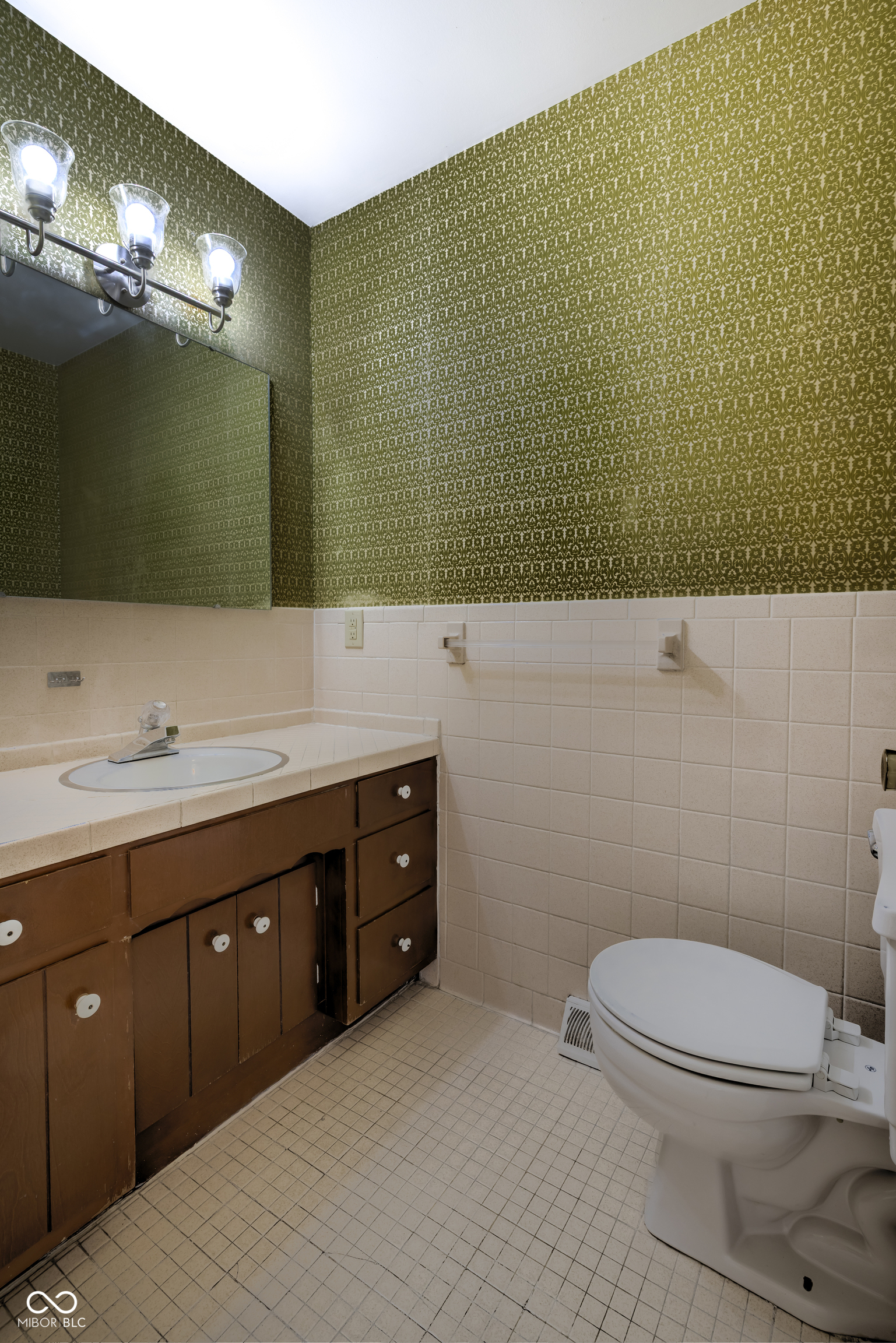 5504 Hawthorne Drive