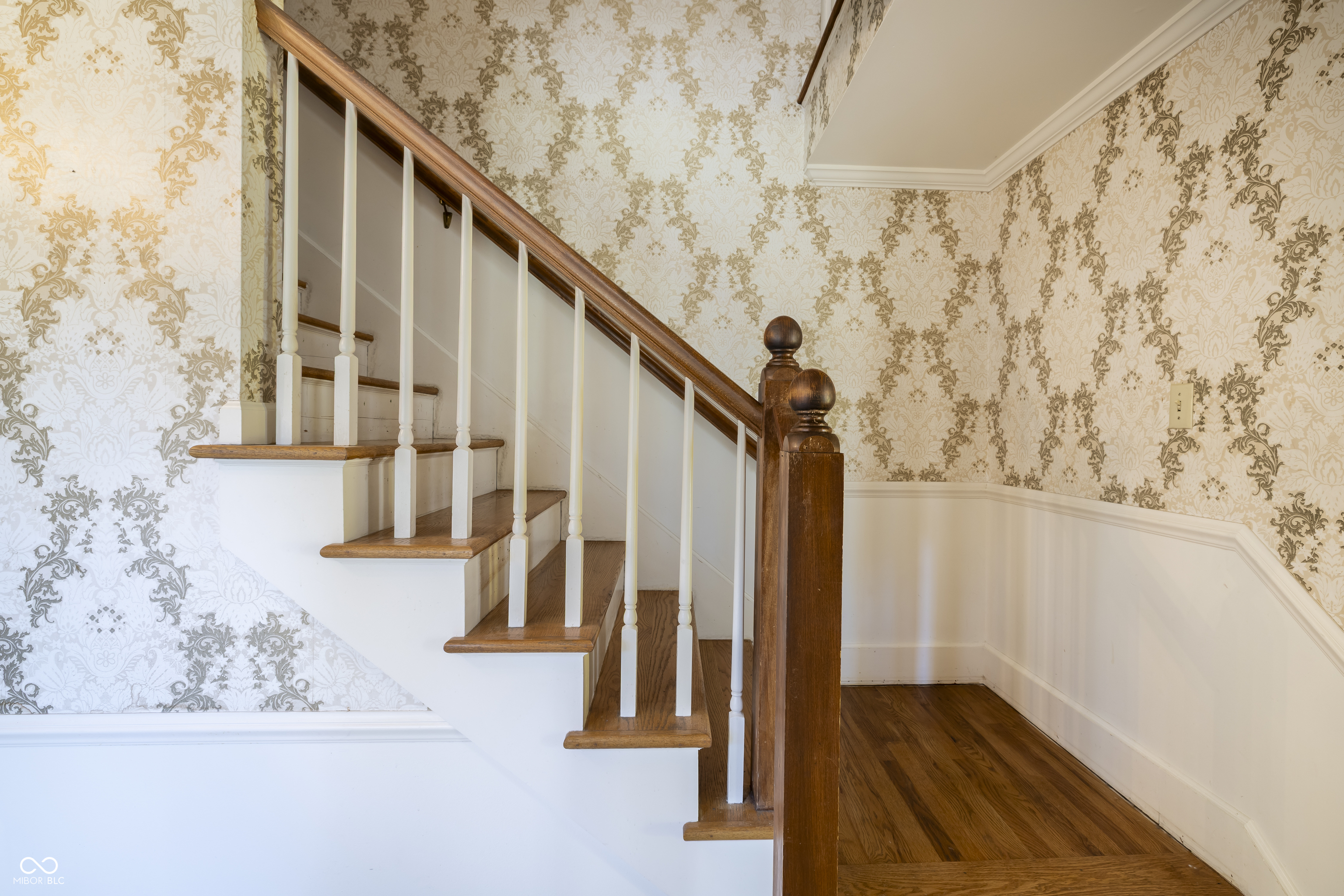 5504 Hawthorne Drive