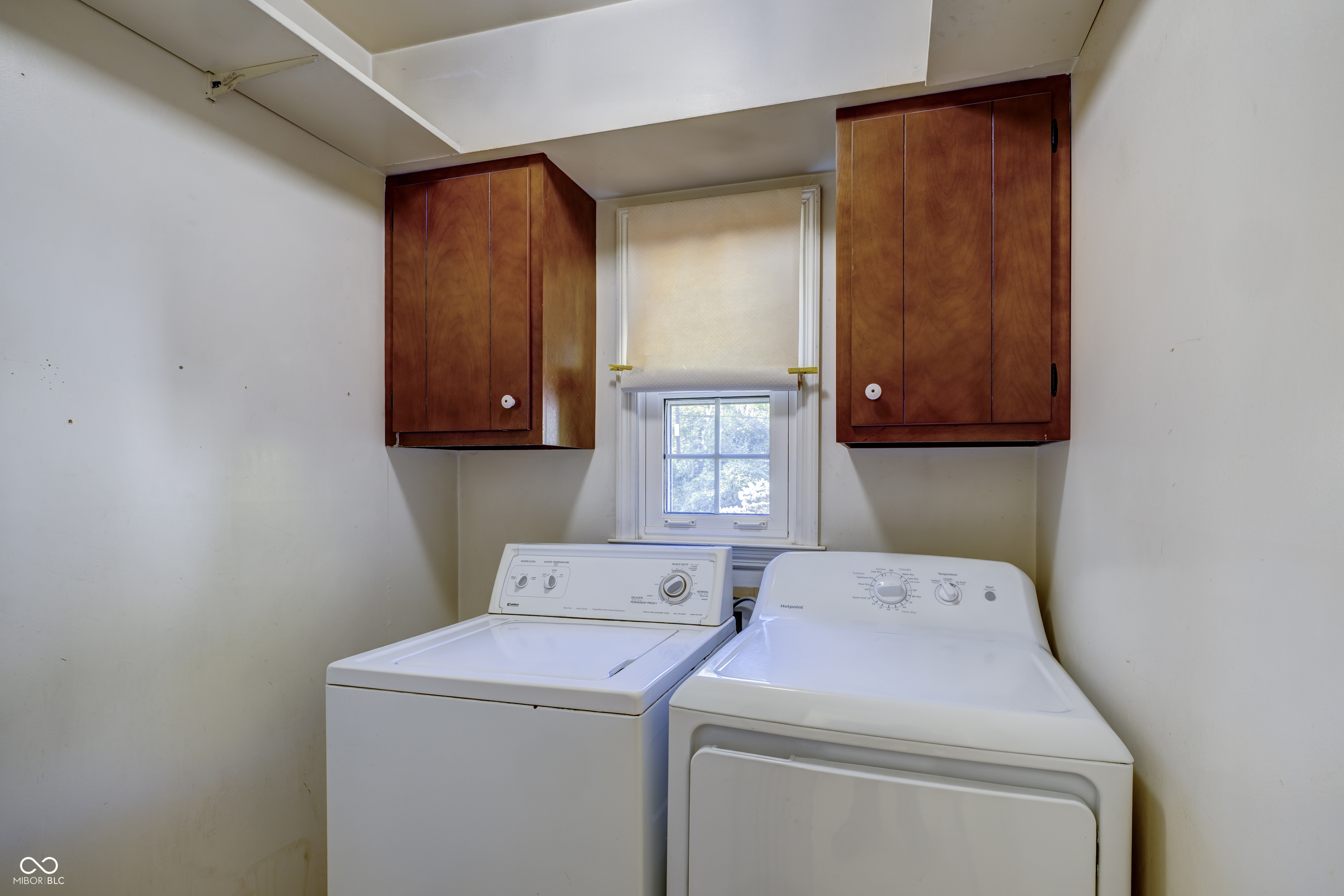 5504 Hawthorne Drive