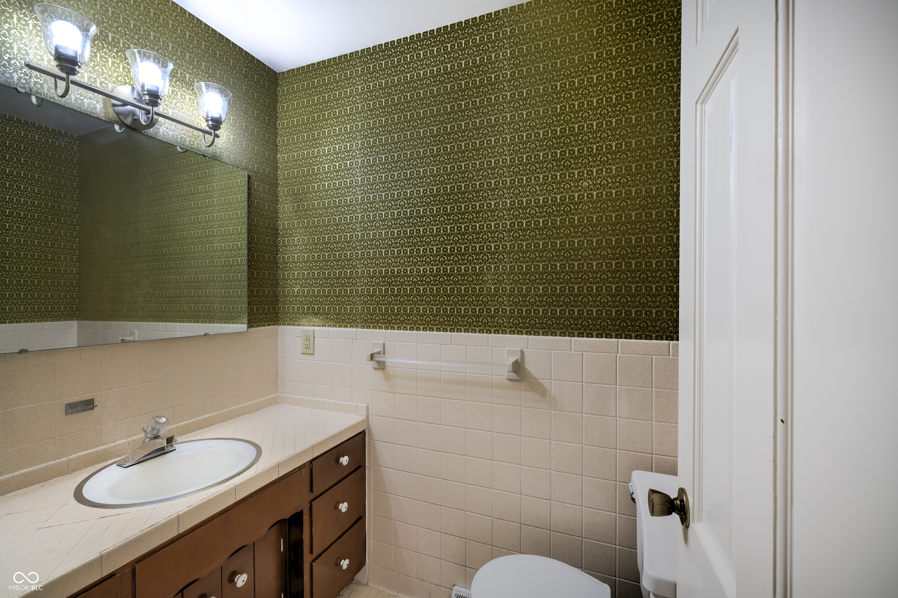 5504 Hawthorne Drive