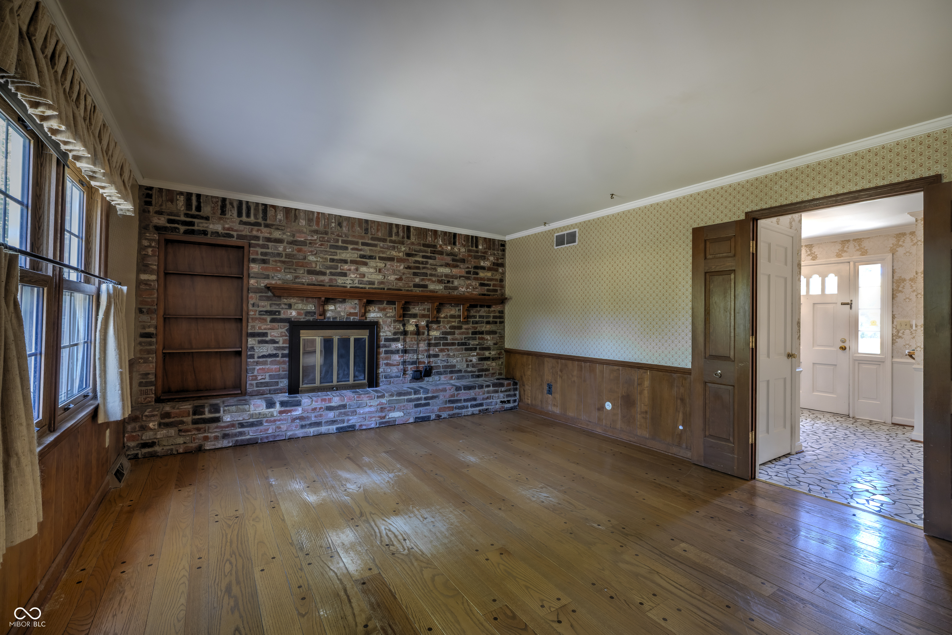 5504 Hawthorne Drive