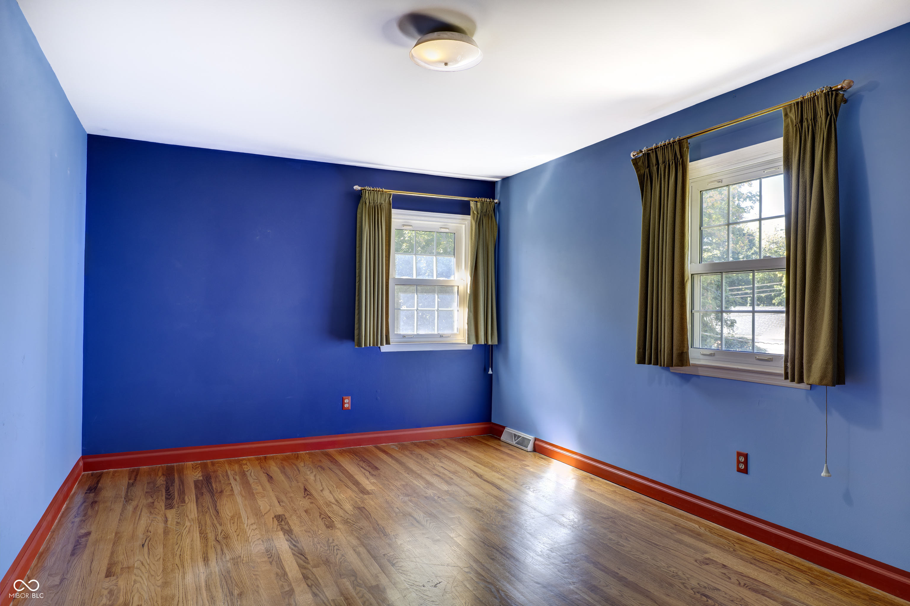 5504 Hawthorne Drive