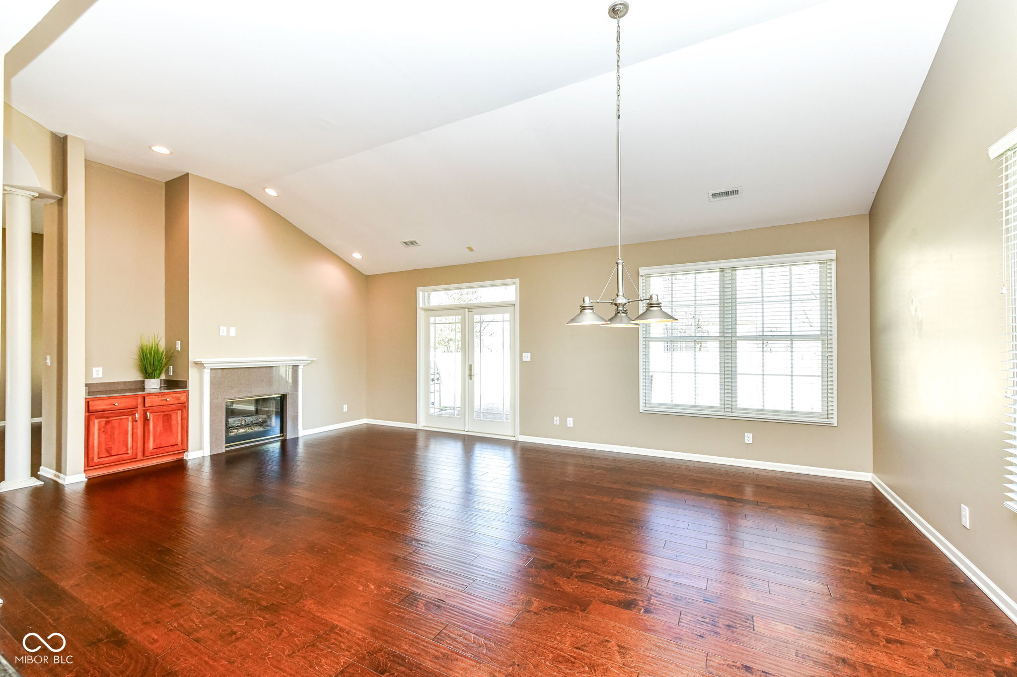 2484 Royal Boulevard