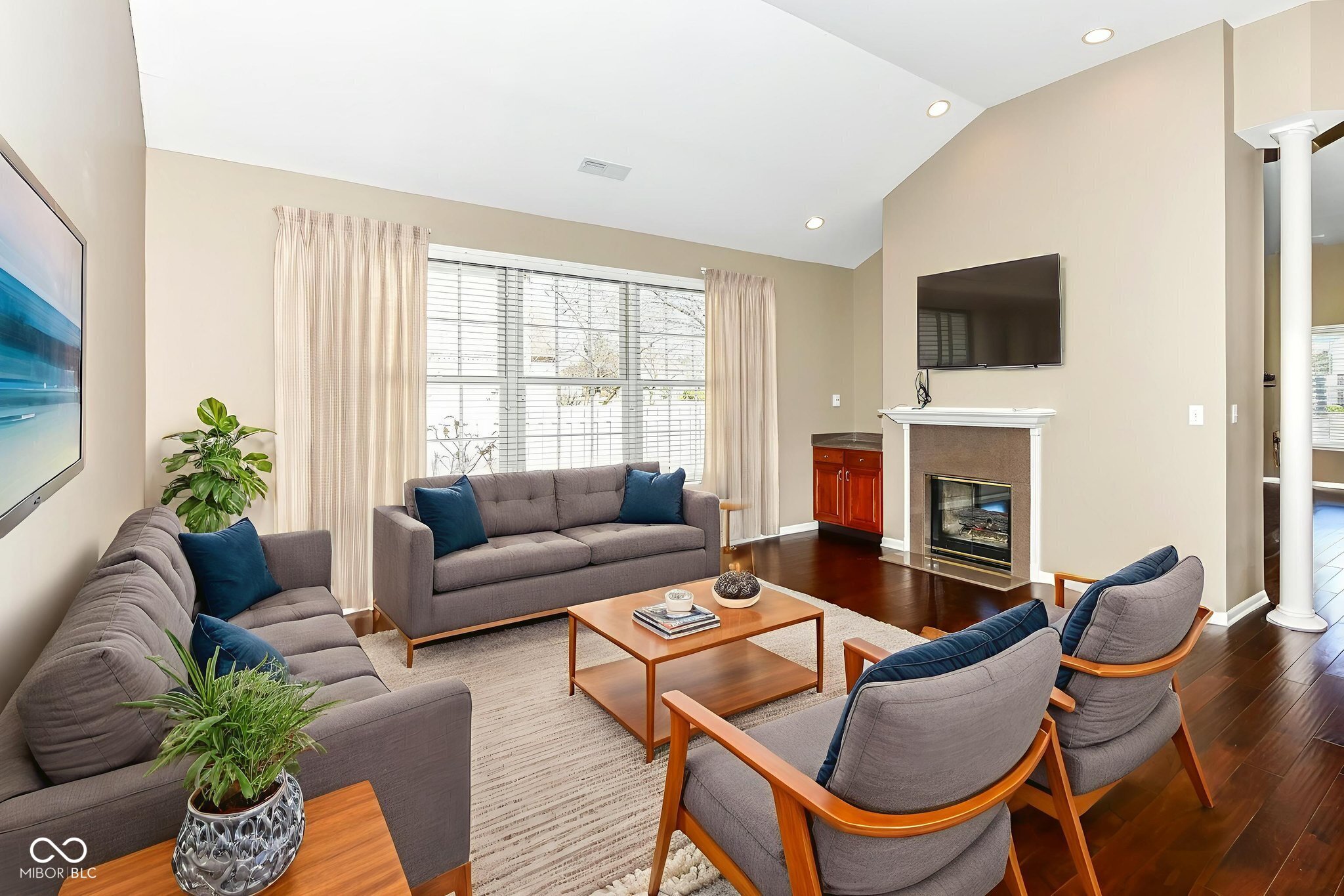 2484 Royal Boulevard